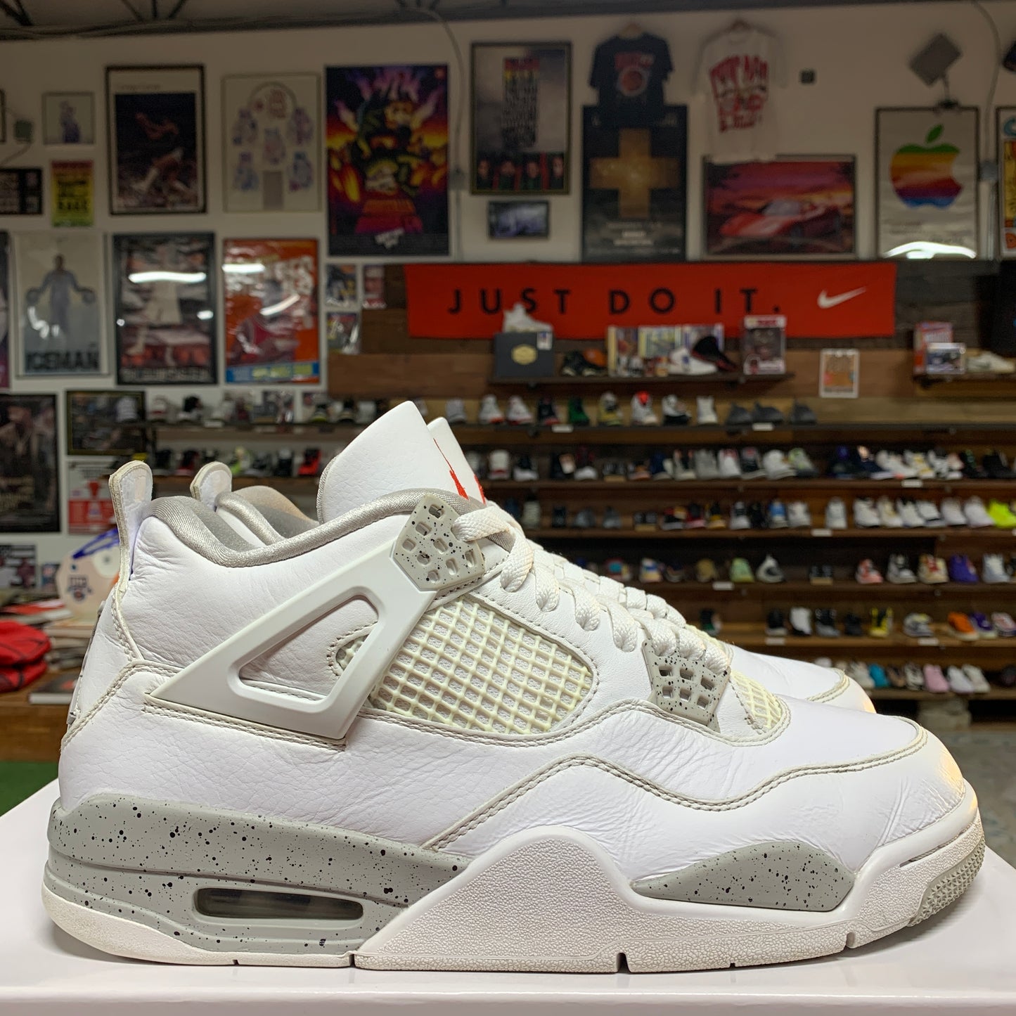 Jordan 4 'White Oreo' Size 9.5