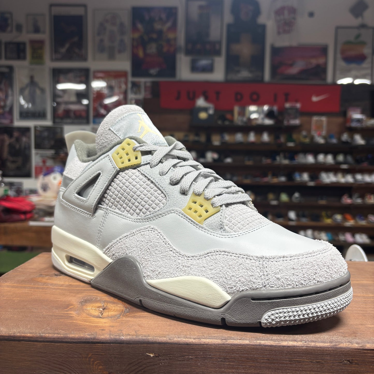 Jordan 4 'Craft Photon Dust' Size 11.5 (DS)