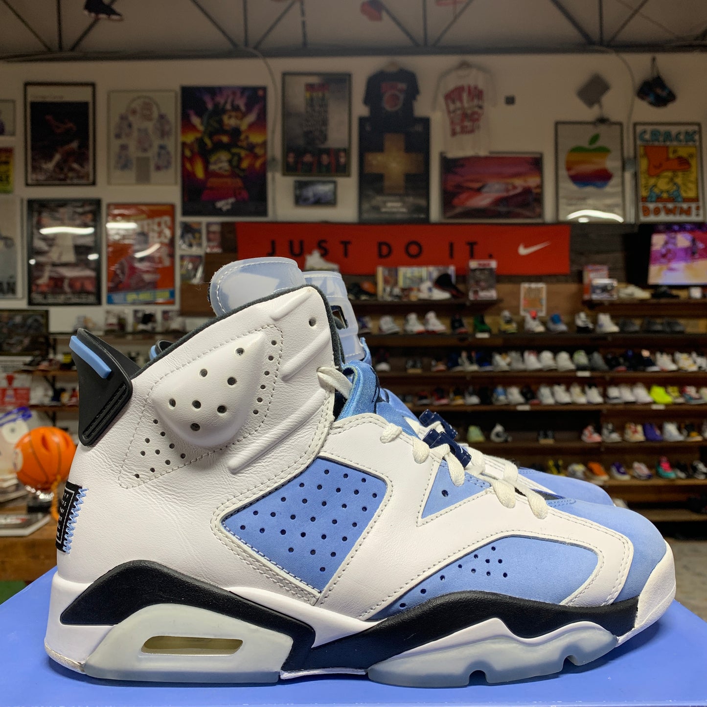 Jordan 6 'UNC' Size 9