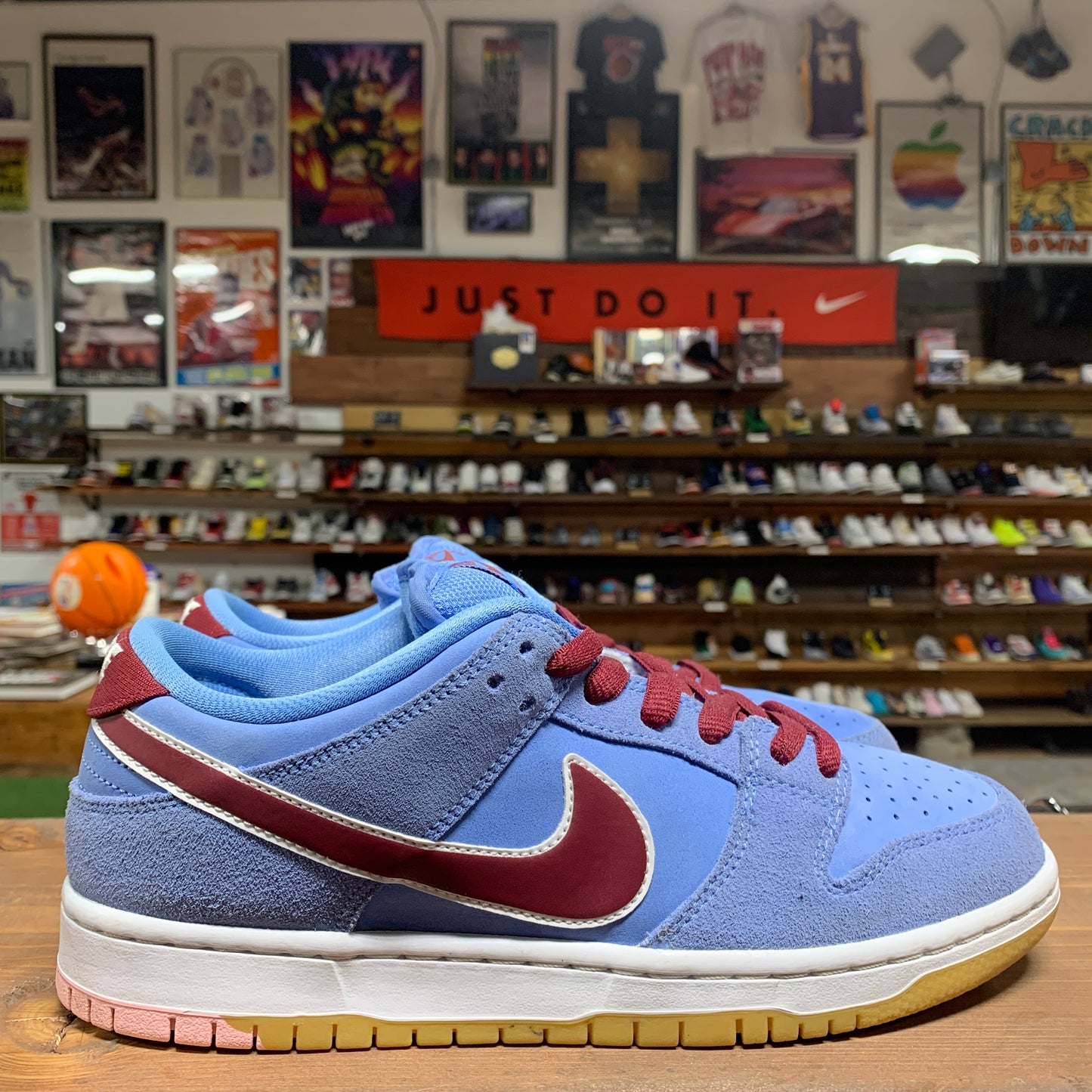 Nike SB Dunk Low 'Phillies' Size 7.5