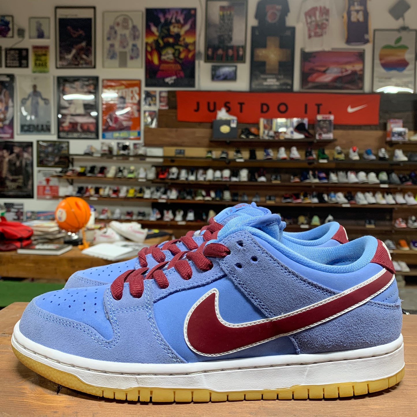 Nike SB Dunk Low 'Phillies' Size 7.5