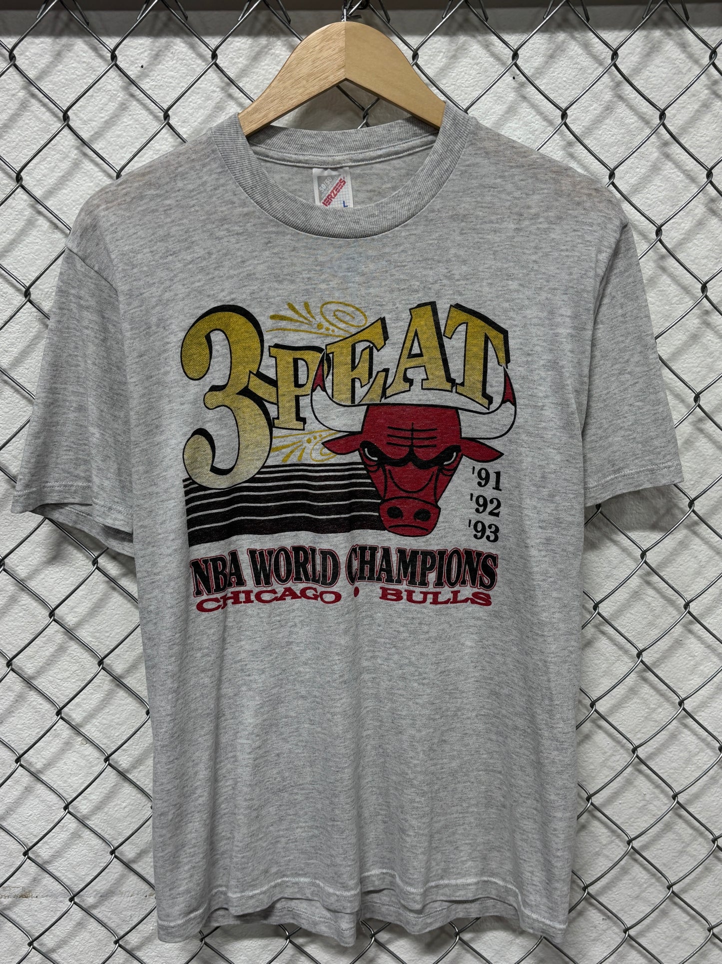 Vintage 1993 Chicago Bulls NBA Champions 3 Peat Graphic Tee Size Medium