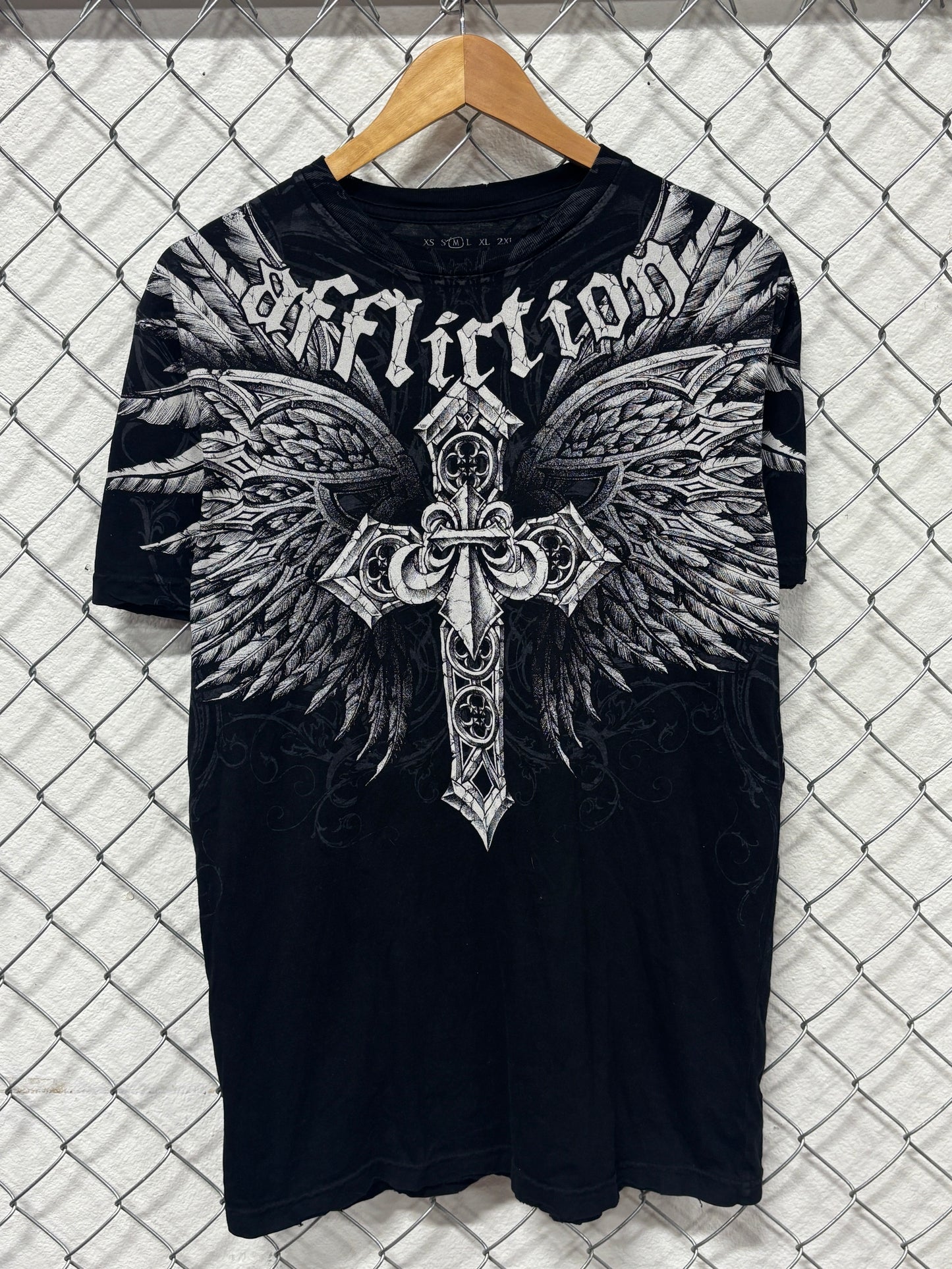 Vintage Y2K Affliction Cross Big Print Graphic Tee Size Medium