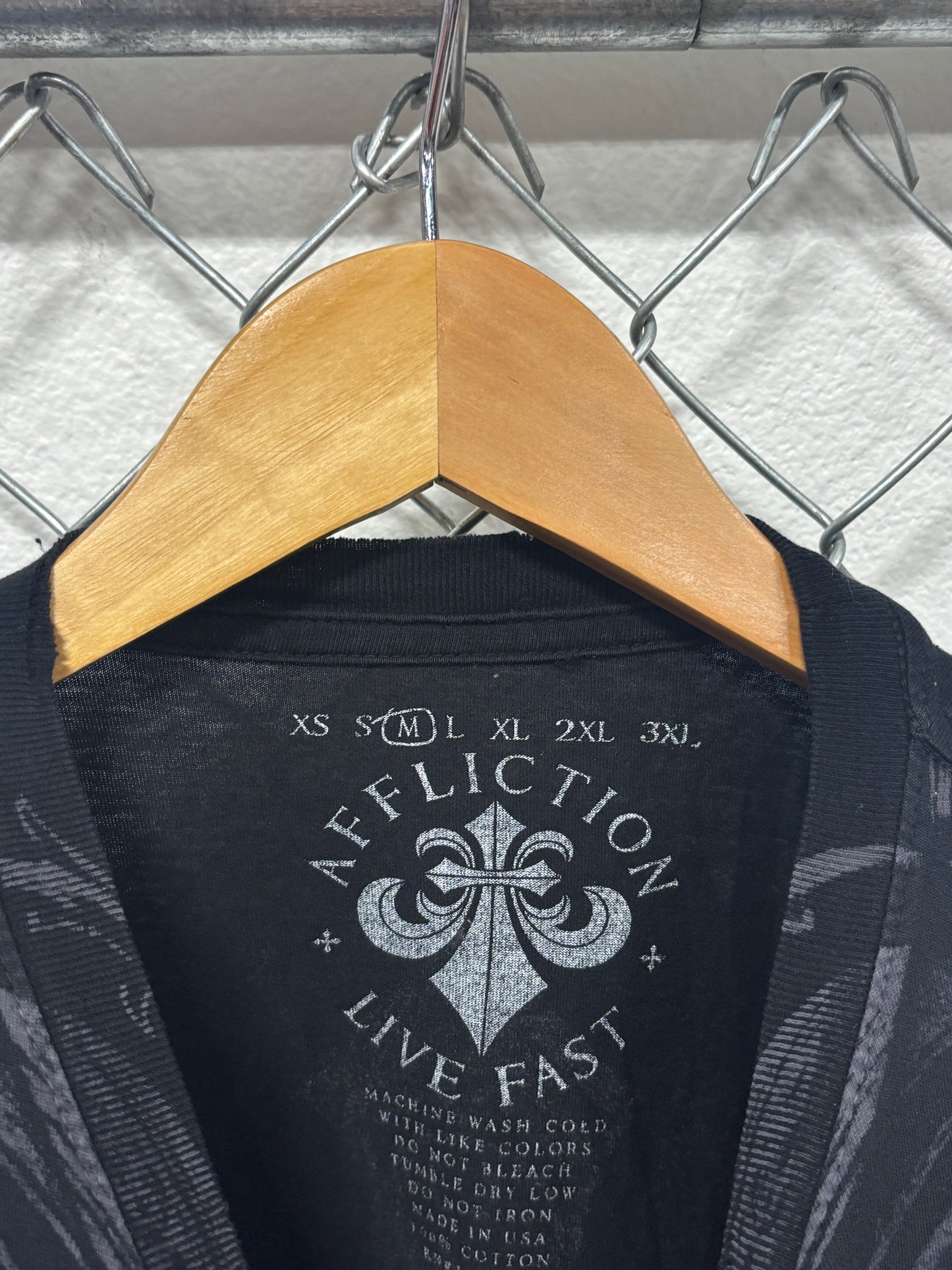 Vintage Y2K Affliction Cross Big Print Graphic Tee Size Medium