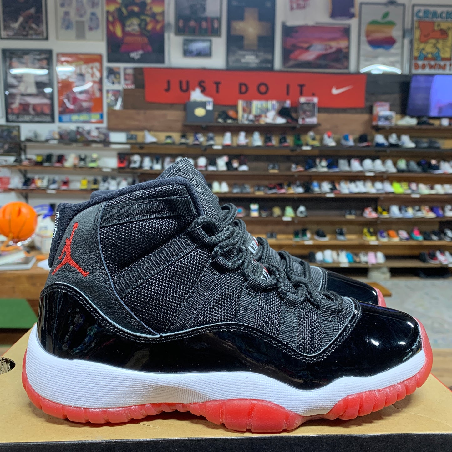 Jordan 11 'Bred' Size 4Y