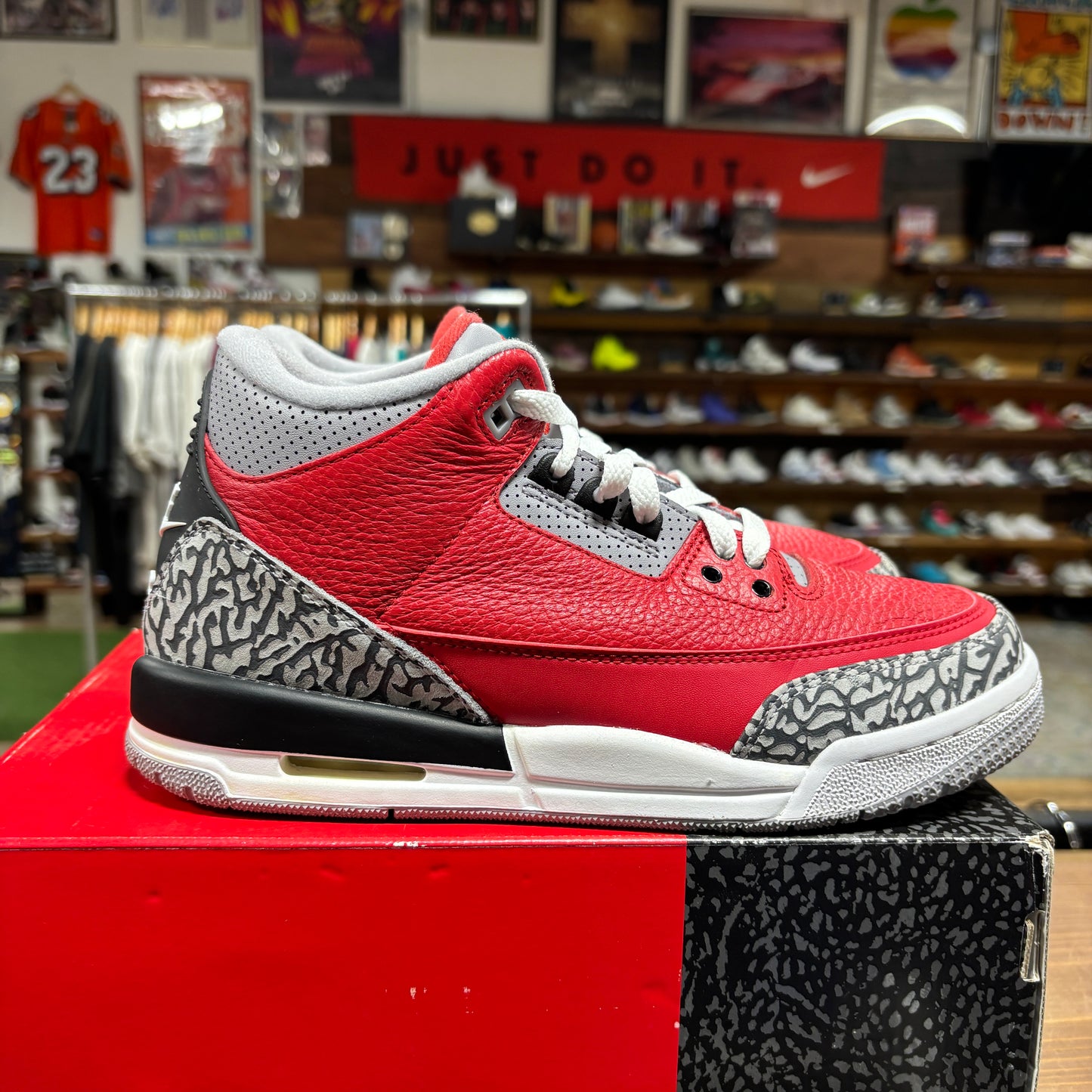 Jordan 3 'Unite' Size 7Y