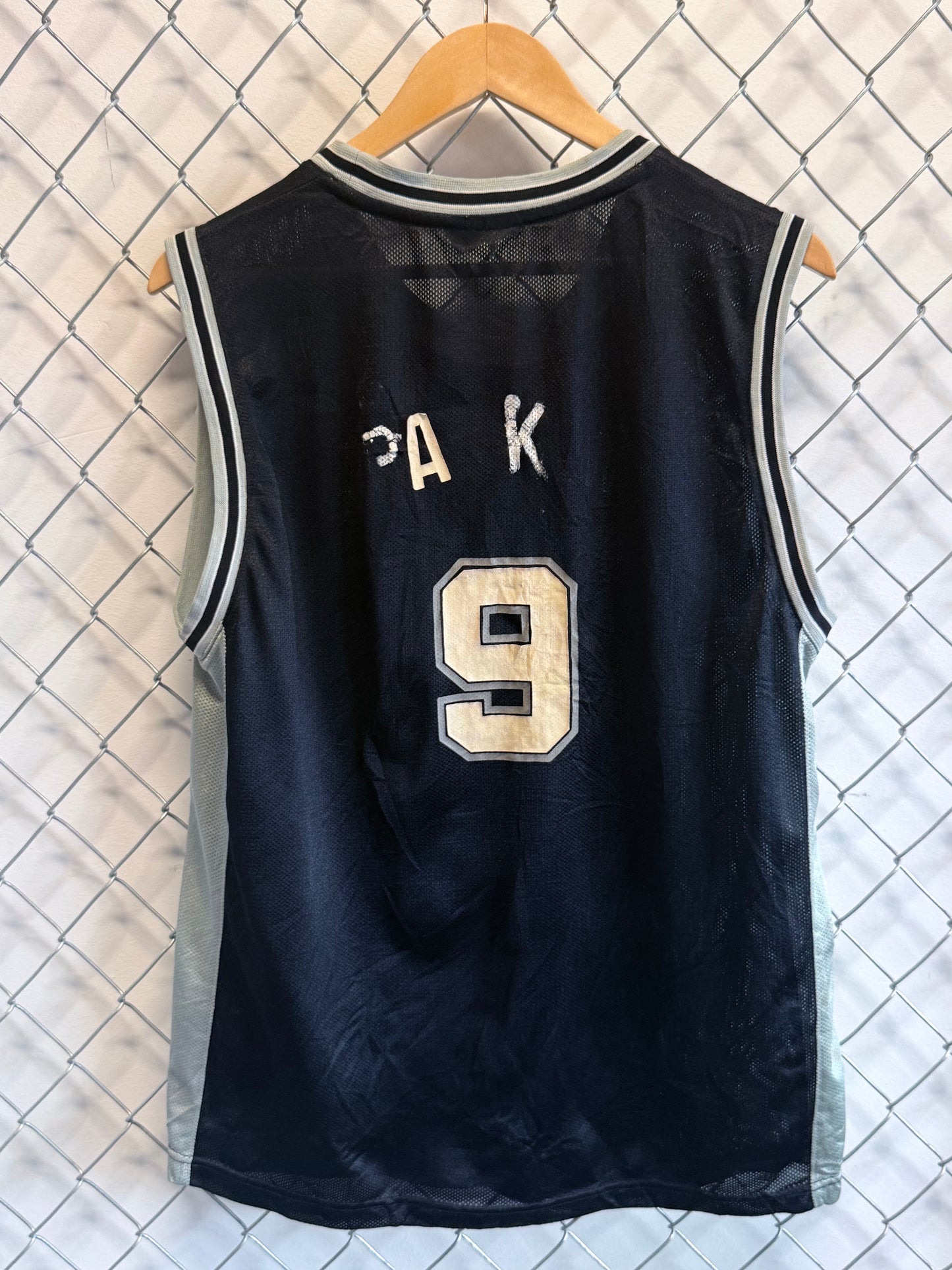 Vintage Y2K San Antonio Spurs Tony Parker Faded Jersey Size XL Youth