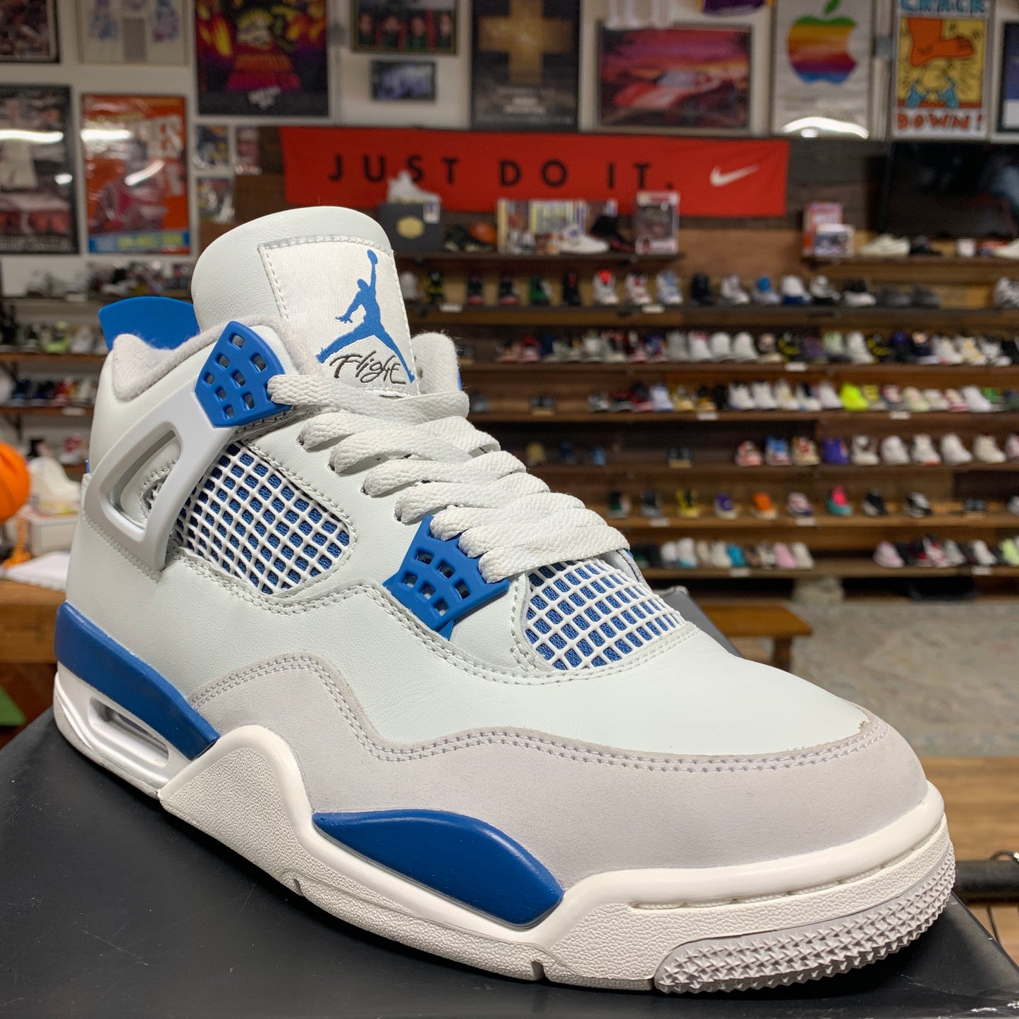 Jordan 4 'Military Blue' Size 9.5