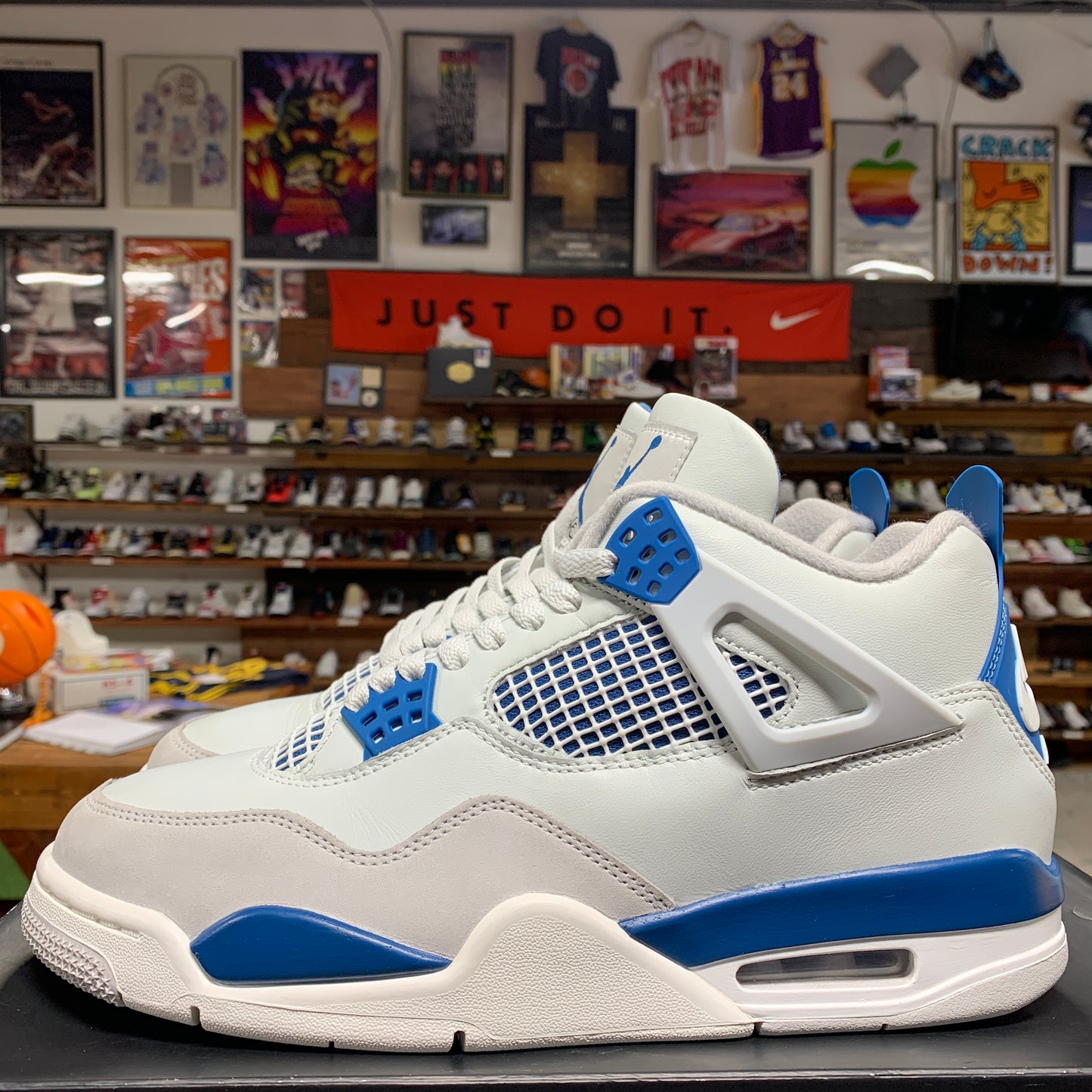 Jordan 4 'Military Blue' Size 9.5