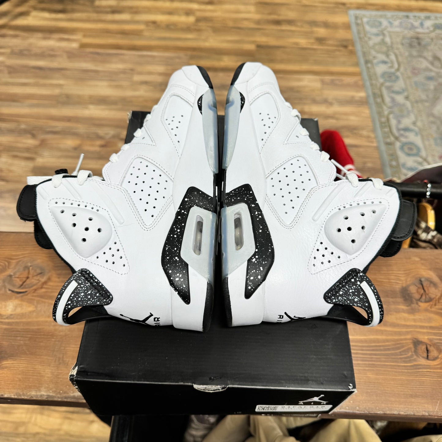 Jordan 6 'Reverse Oreo' Size 10.5