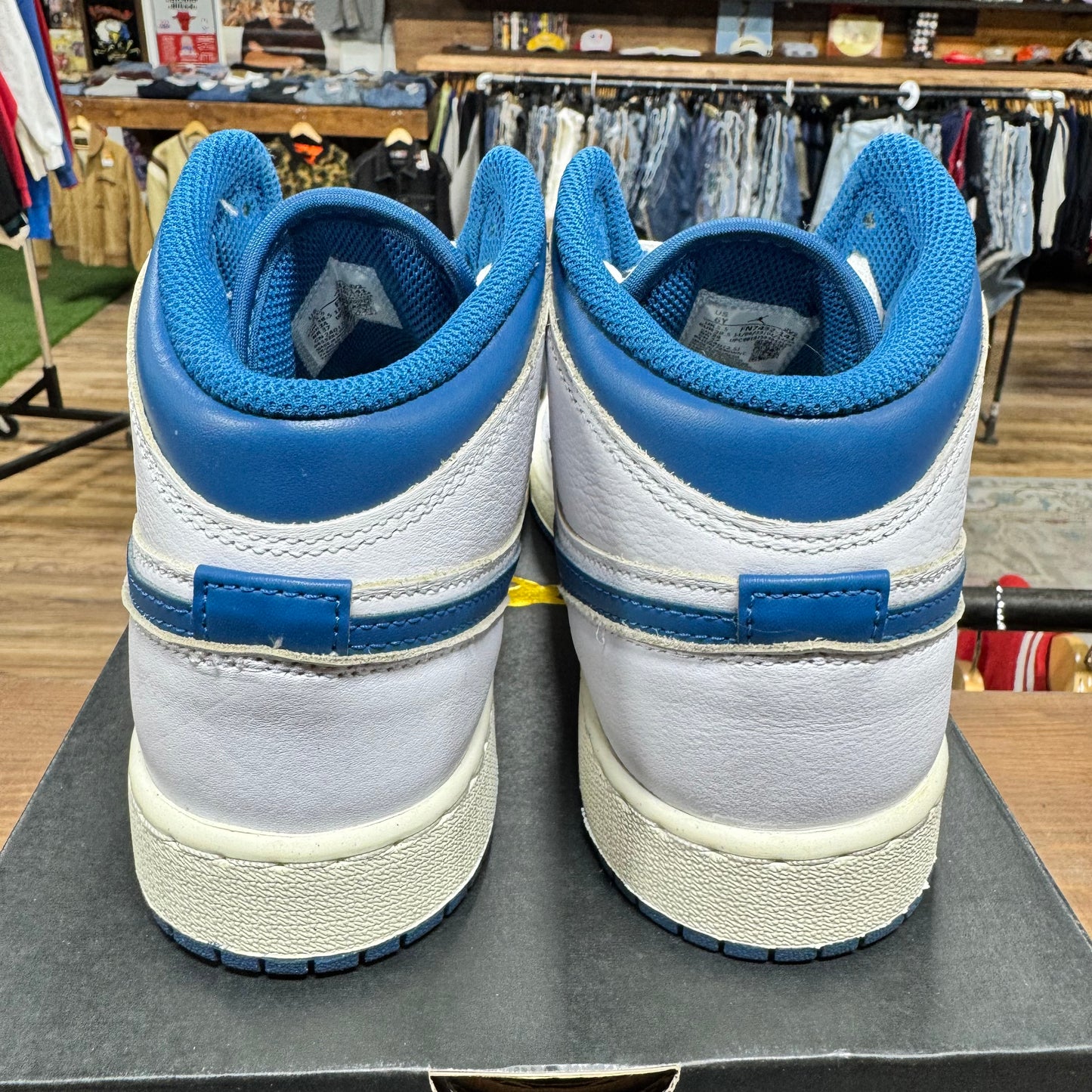 Jordan 1 Mid 'Industrial Blue' Size 6Y