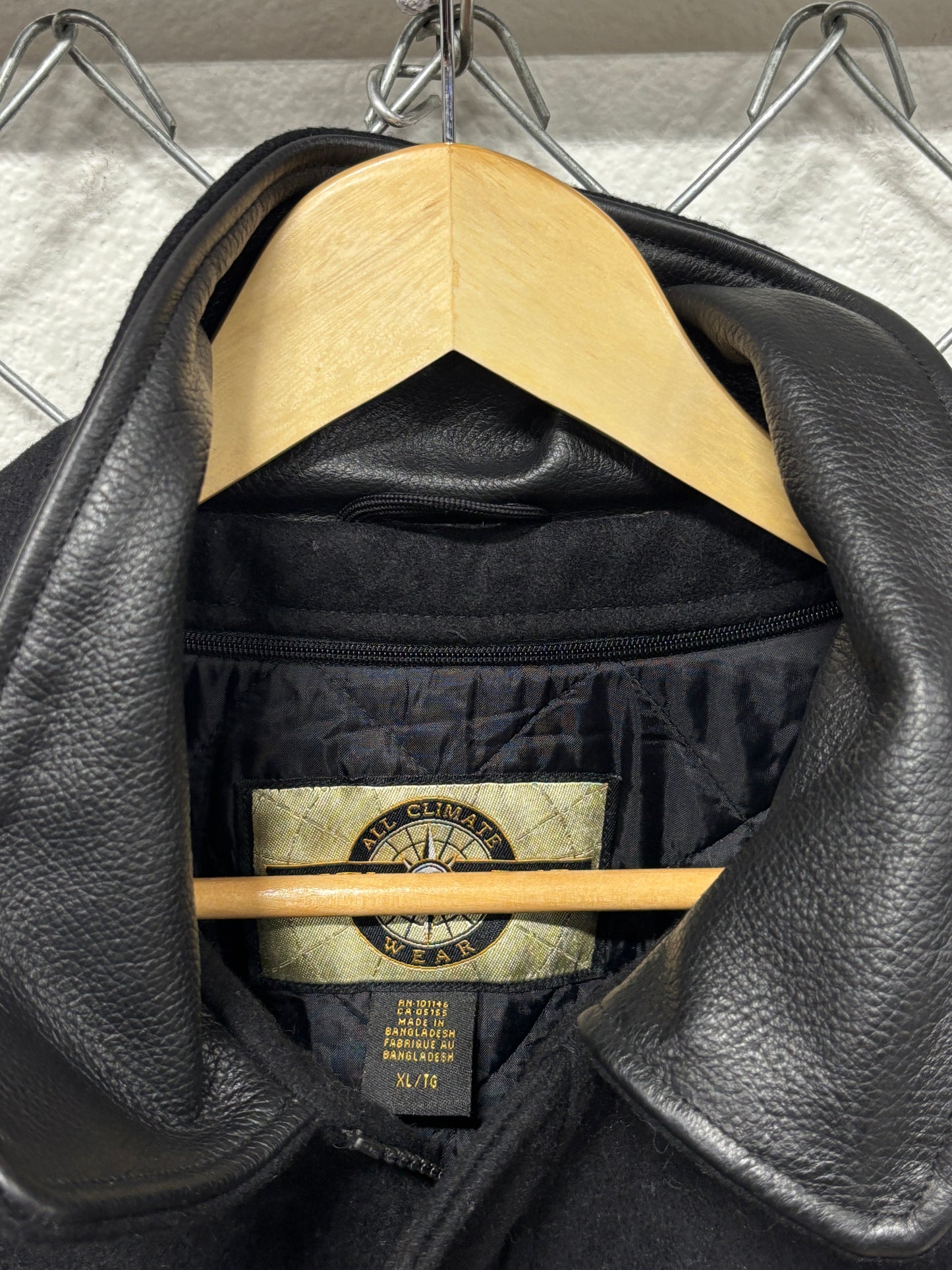 Vintage Schlumberger Wyoming 1mm Club Jacket Size XL