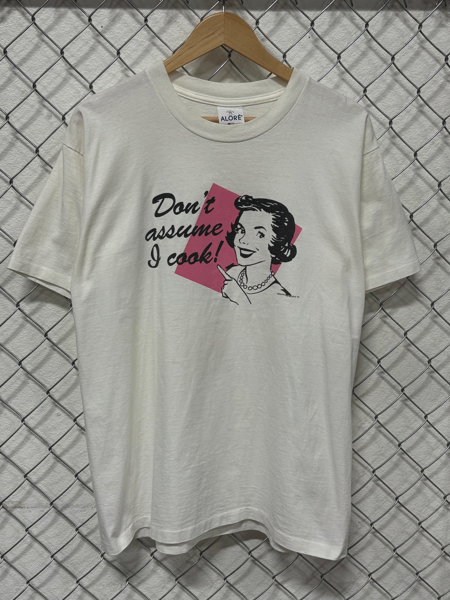 Vintage 90's Don't Assume I Cook Woman Graphic Tee Size Large