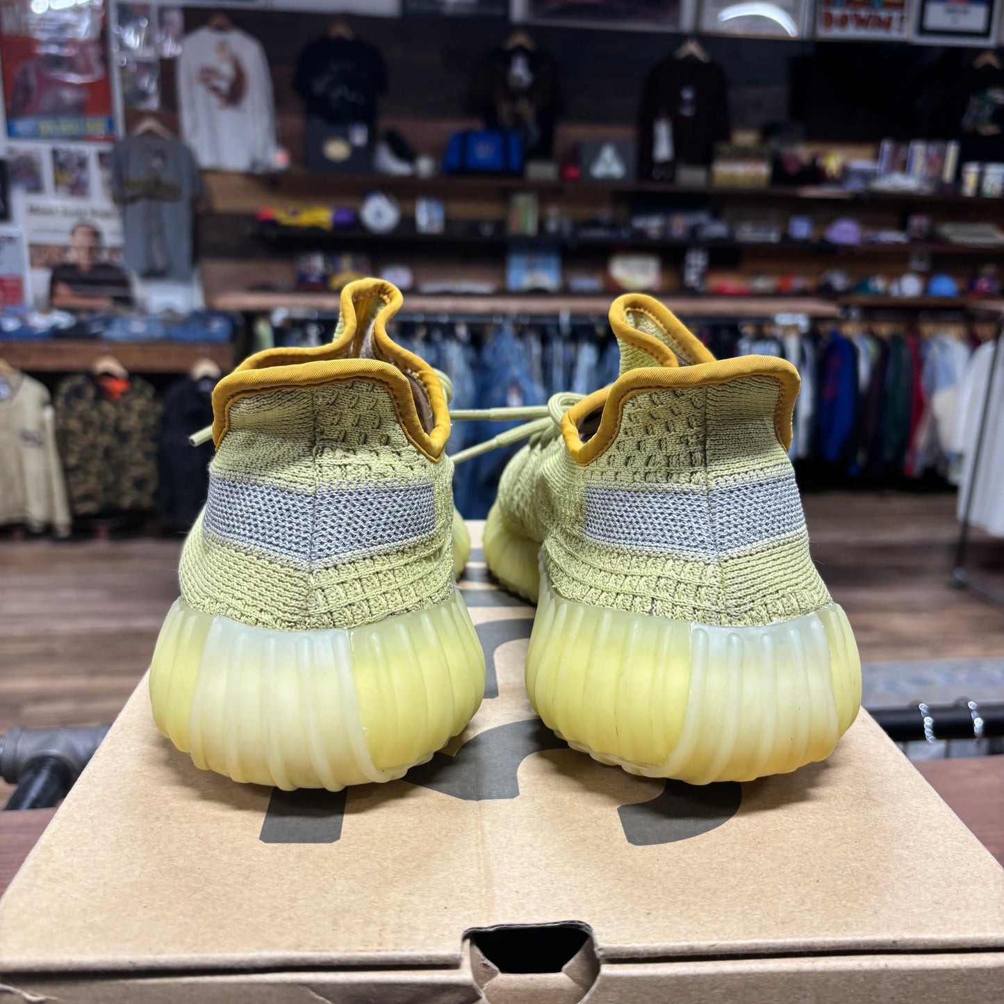 Yeezy 350 v2 'Marsh' Size 9.5