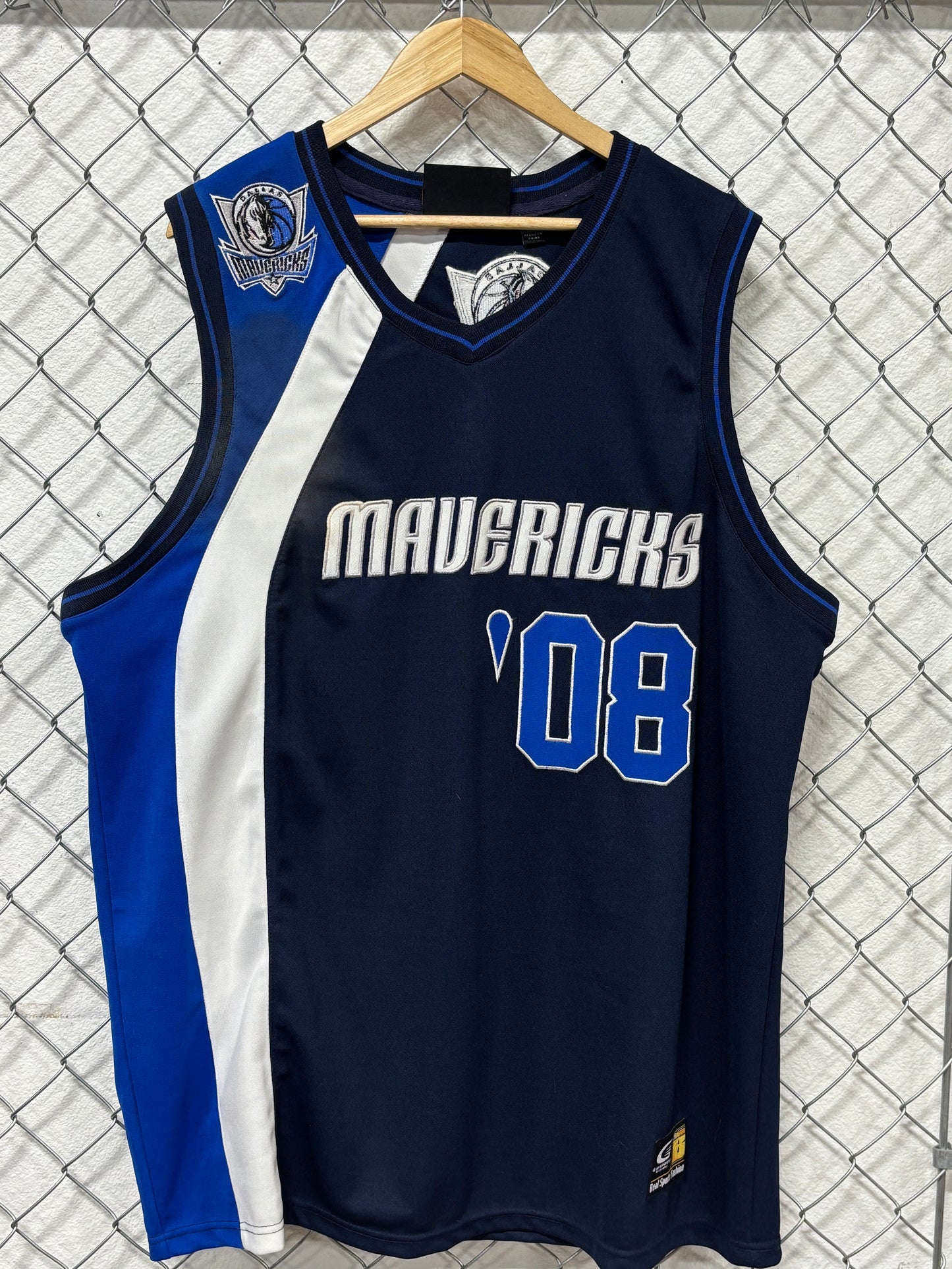 Dallas Mavericks 08 Real Sports Basketball Jersey Size XL