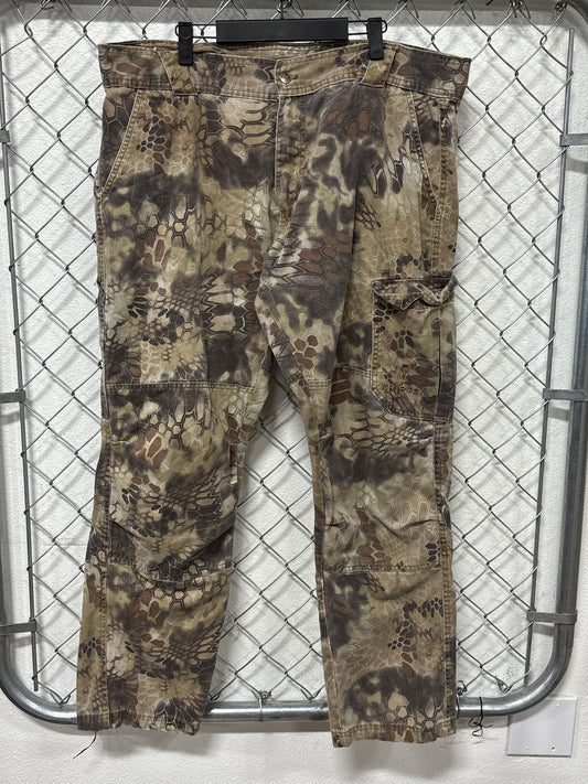 Vintage Hunting Woodland Camo Cargo Pants Size 40x31