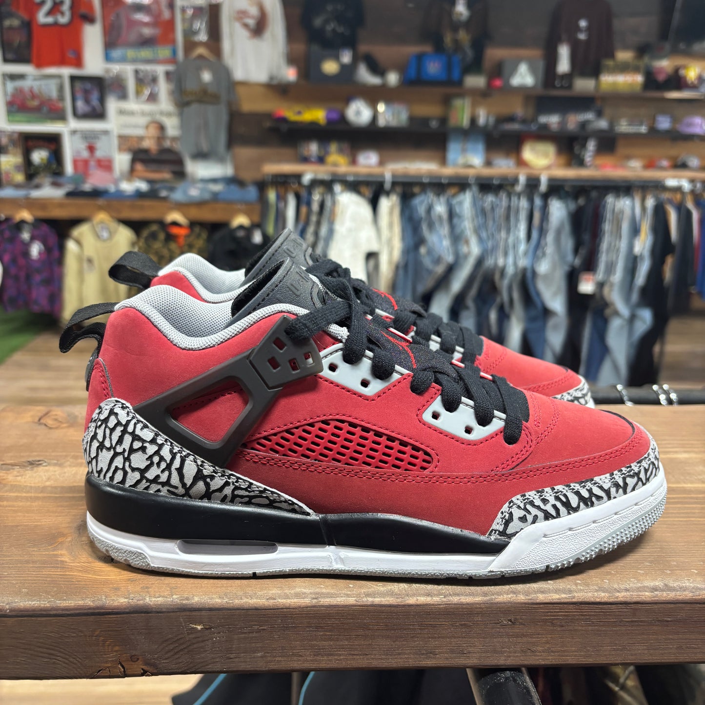 Jordan Spizike Low 'Toro' Size 7Y