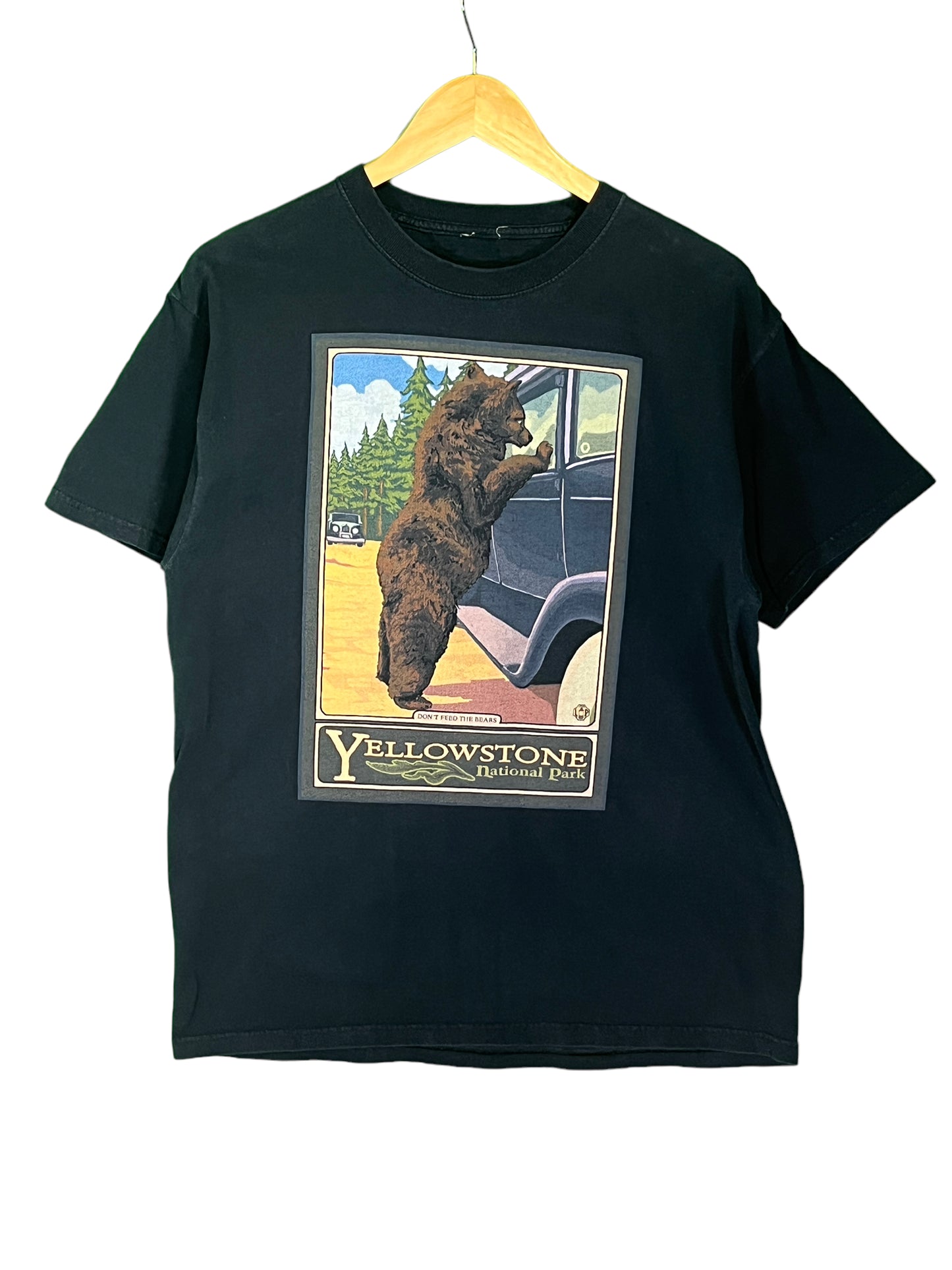 Vintage 00's Yellowstone National Park Don't Feed the Bears Tee Size Medium