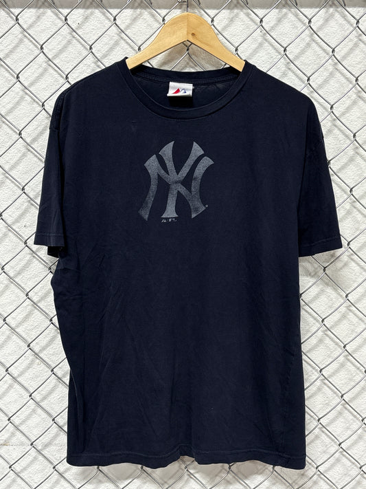Vintage Y2K Majestic New York Yankees MLB Logo Tee Size XL