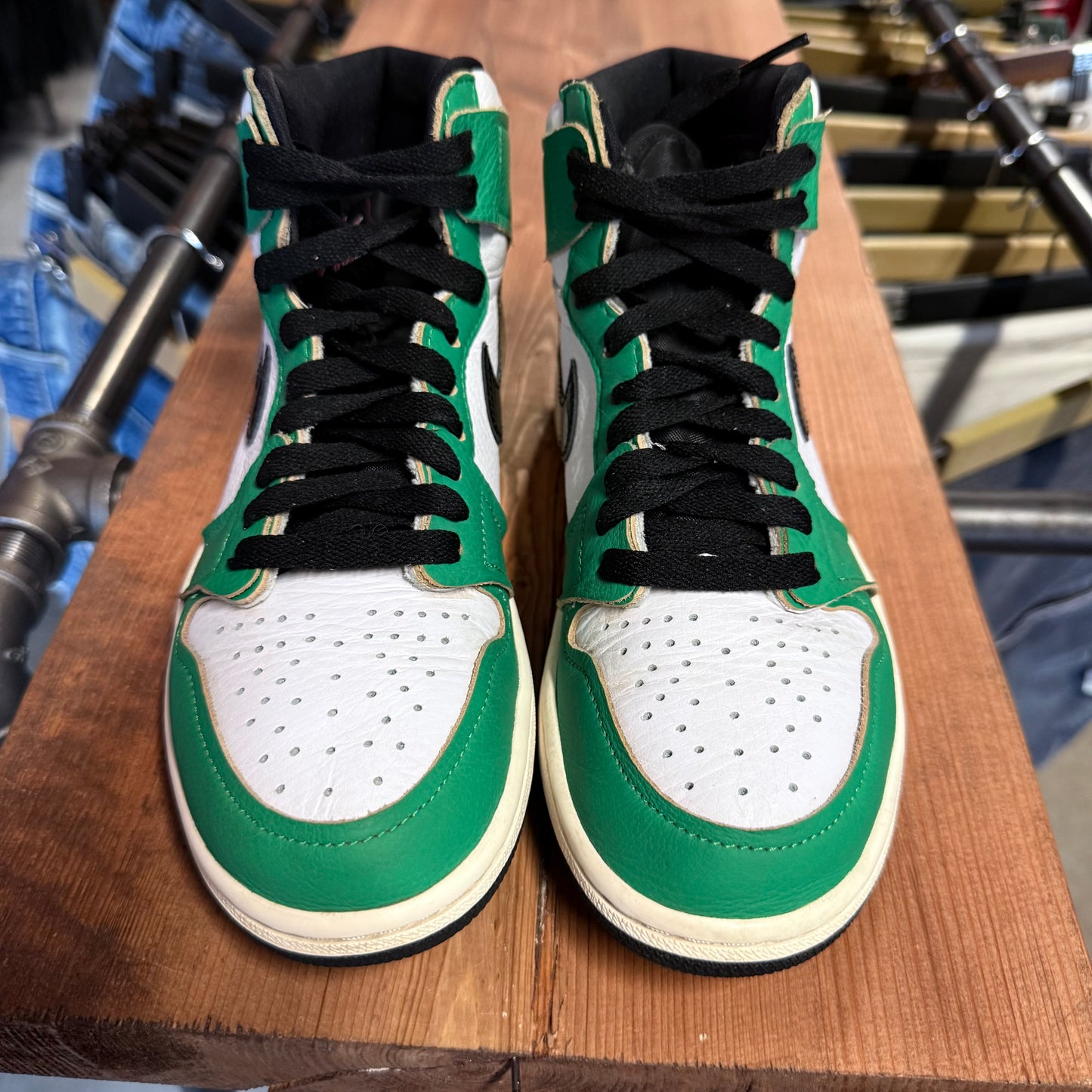 Jordan 1 'Lucky Green' Size 6.5W/5Y