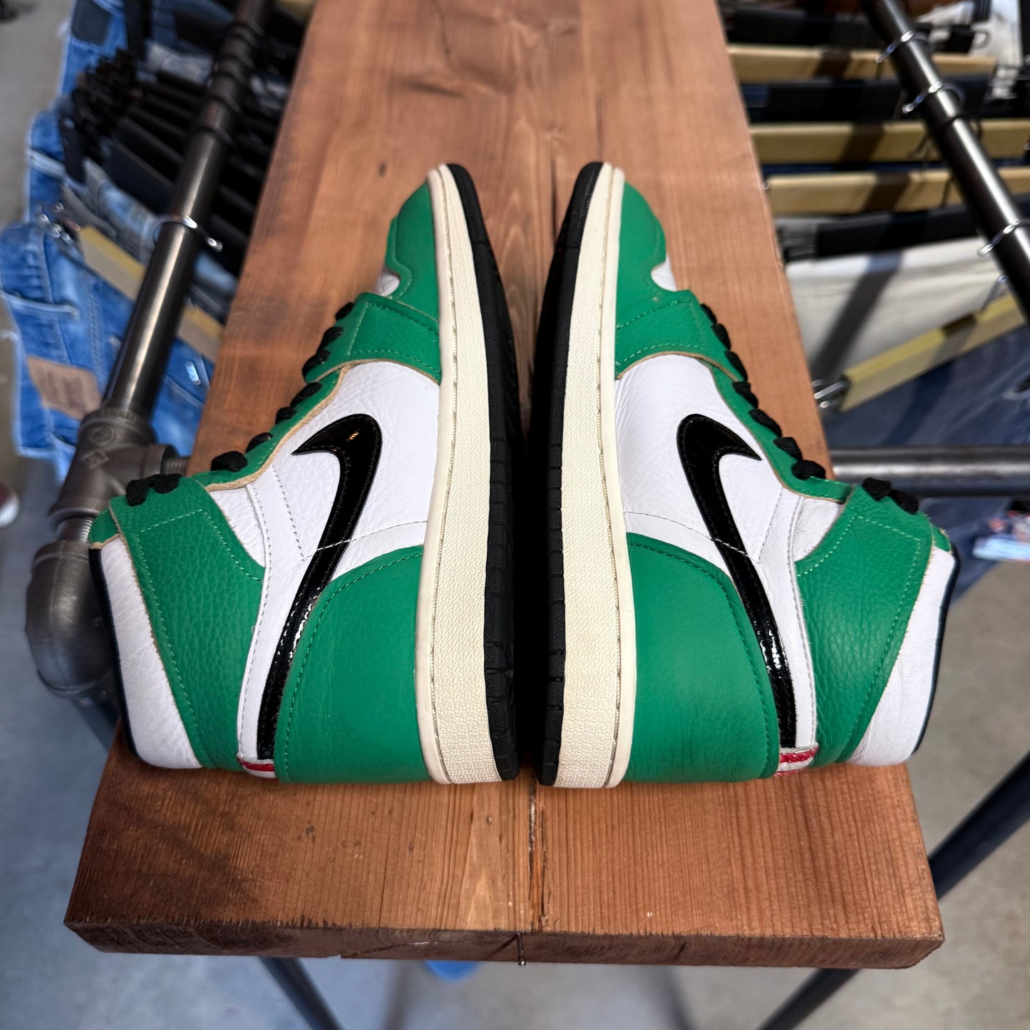 Jordan 1 'Lucky Green' Size 6.5W/5Y