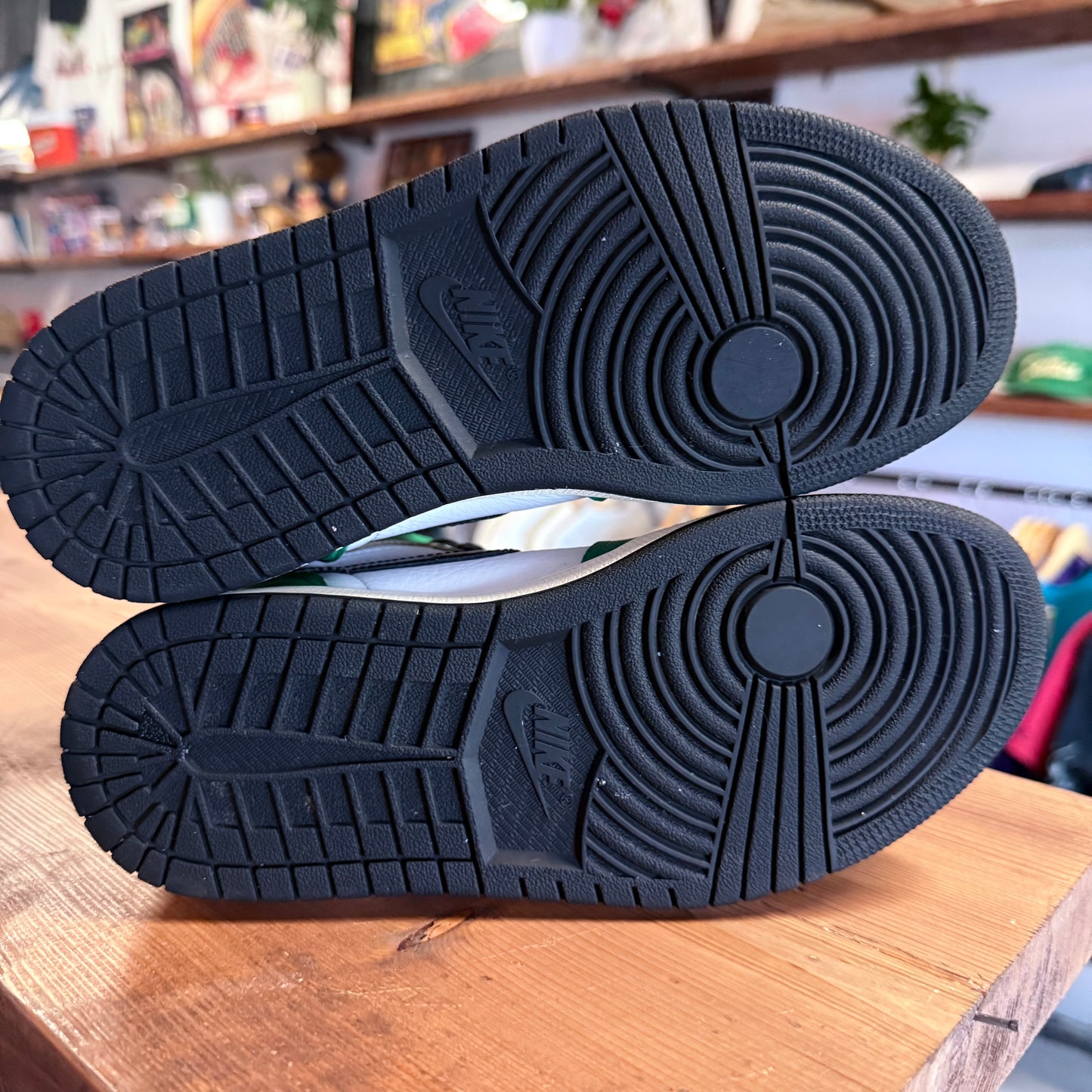 Jordan 1 'Lucky Green' Size 6.5W/5Y