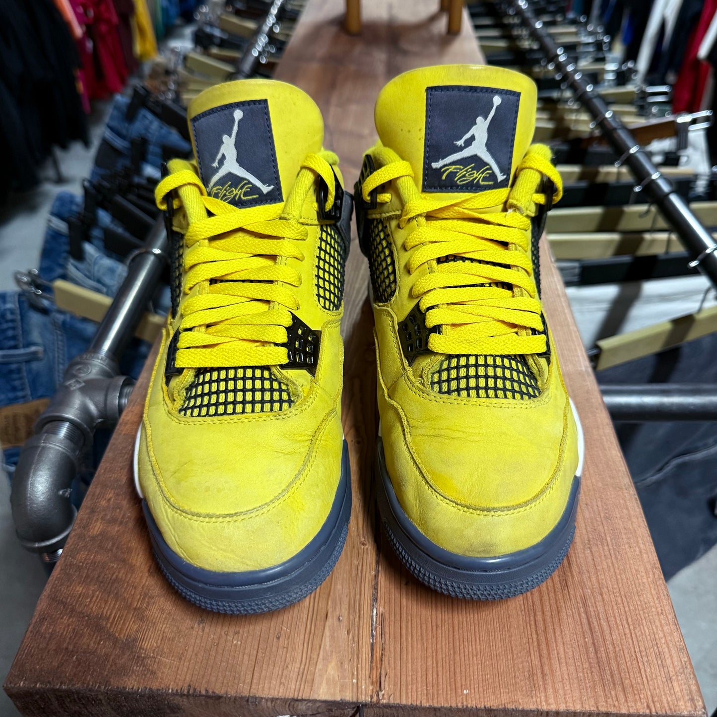 Jordan 4 'Lightning' Size 9