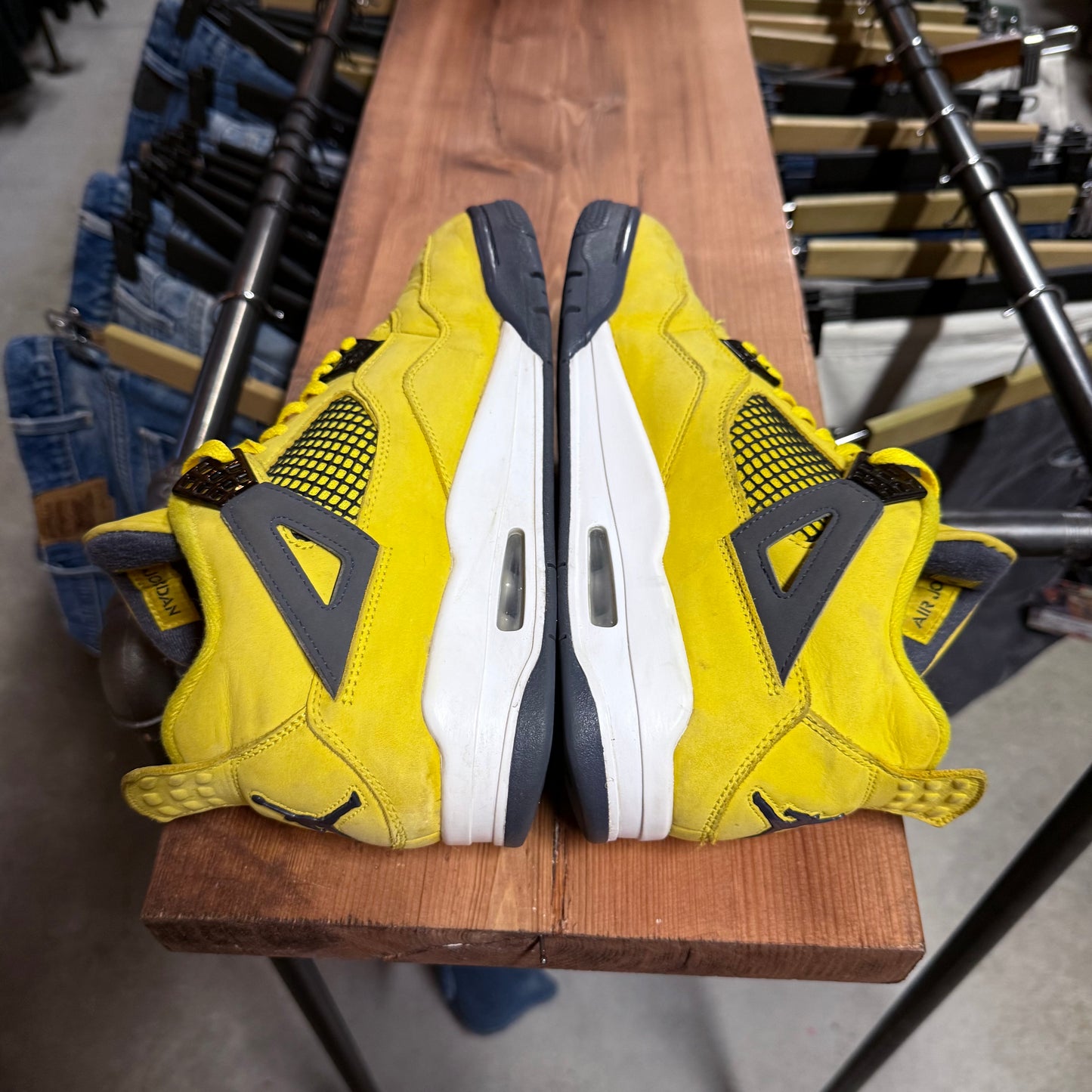 Jordan 4 'Lightning' Size 9