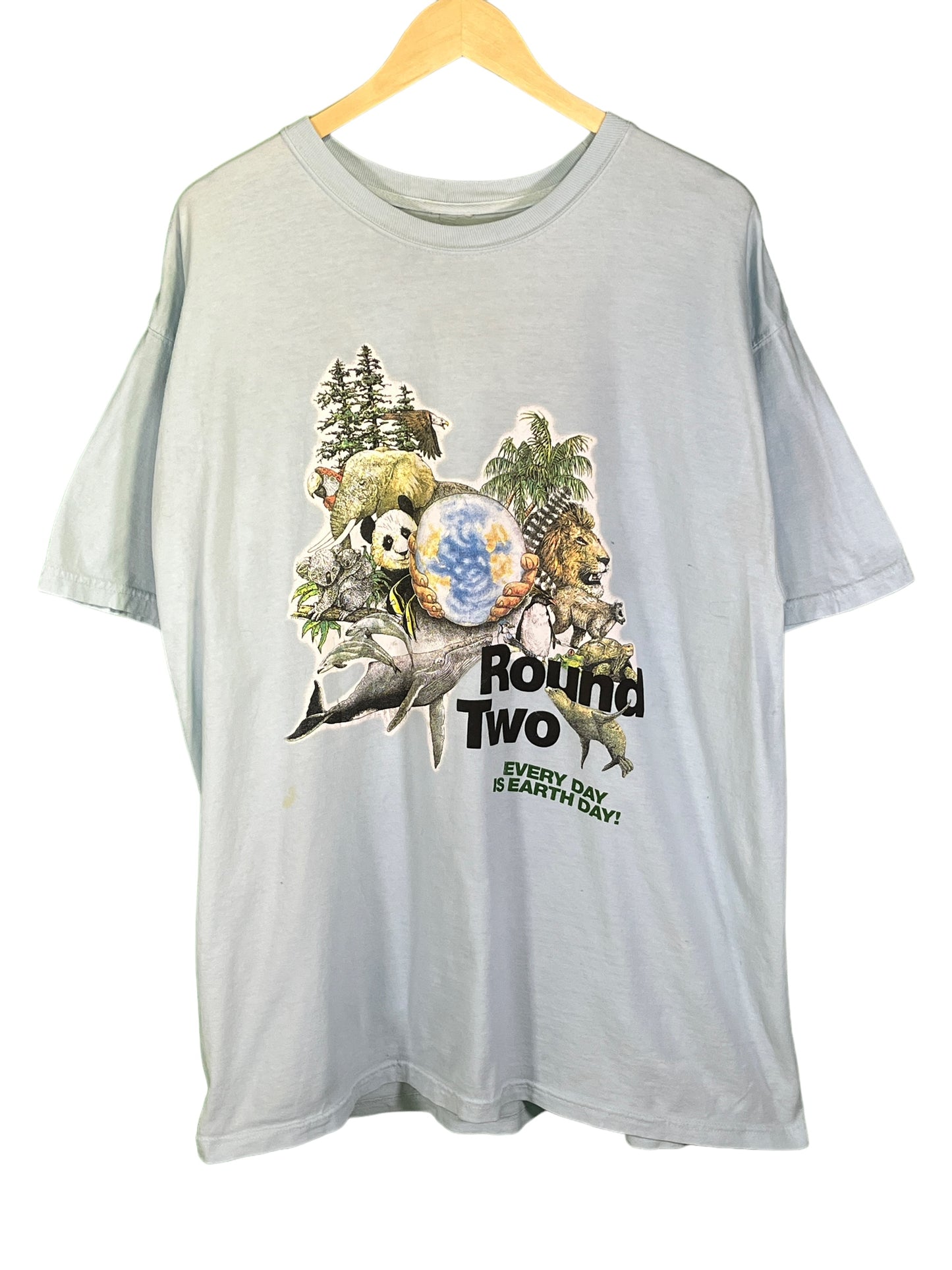 Round Two Every Day is Earth Day Graphic Tee Size XL