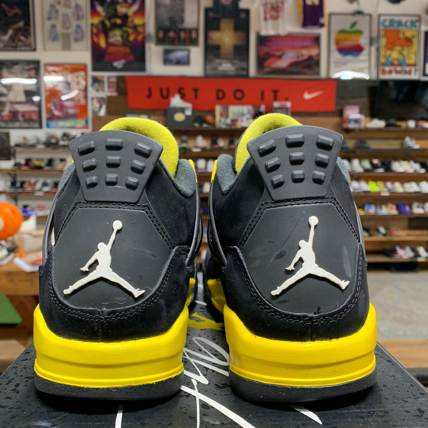 Jordan 4 'Thunder' Size 6.5Y