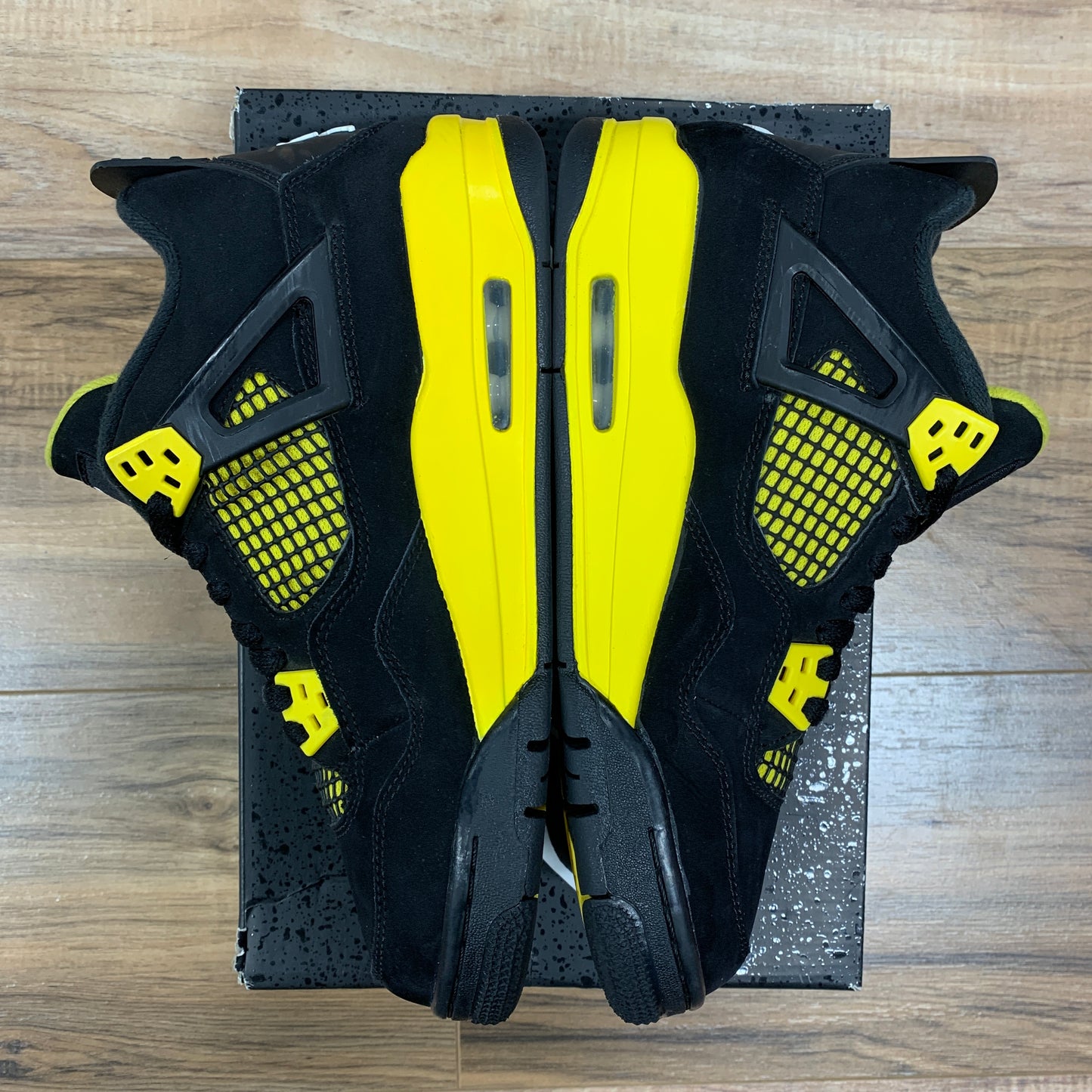 Jordan 4 'Thunder' Size 6.5Y