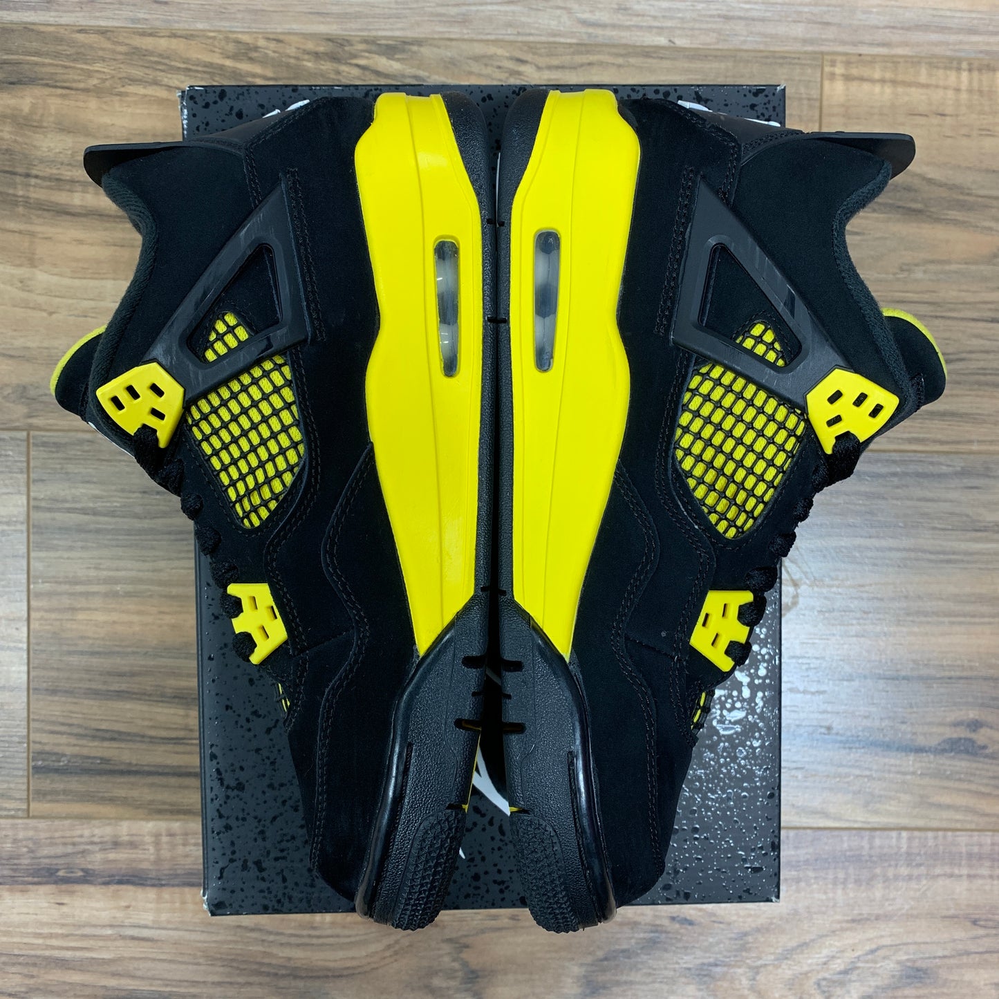 Jordan 4 'Thunder' Size 6.5Y