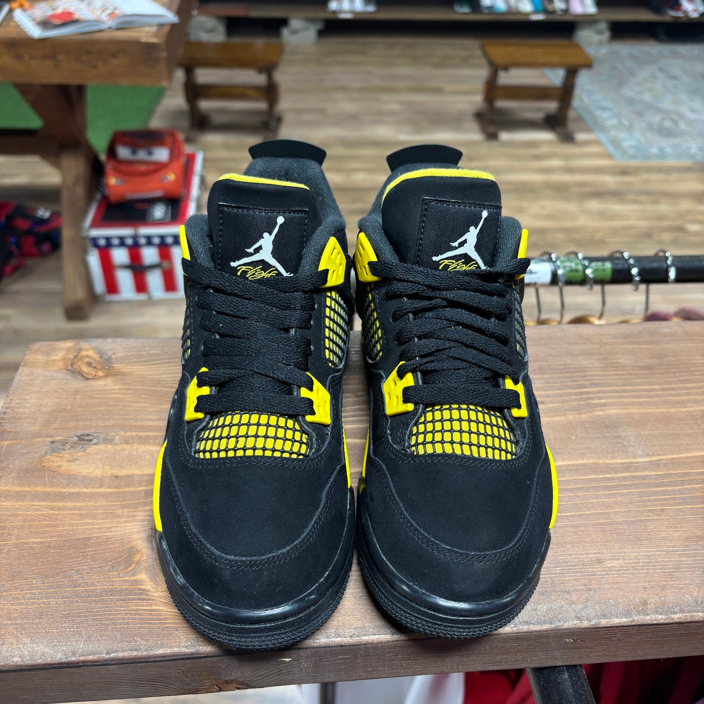 Jordan 4 'Thunder' Size 5.5Y