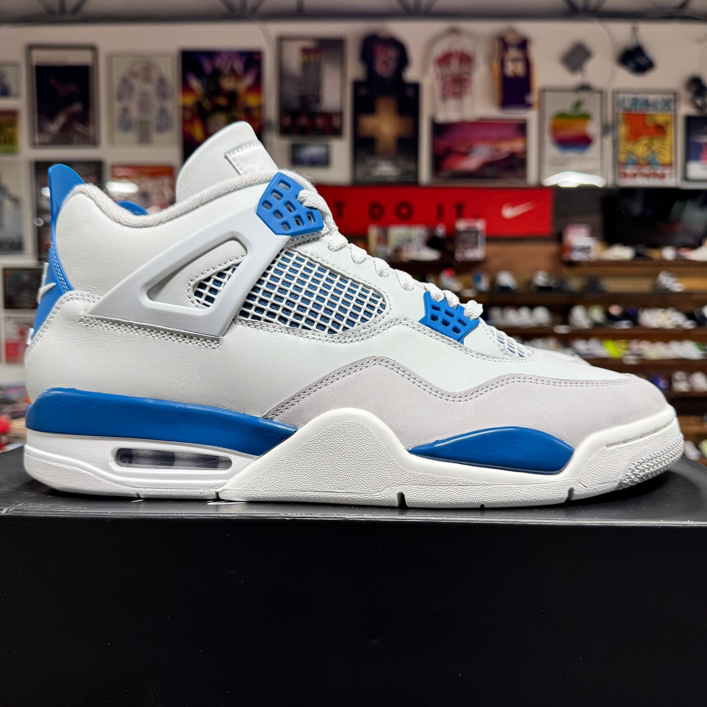 Jordan 4 'Military Blue Size 12