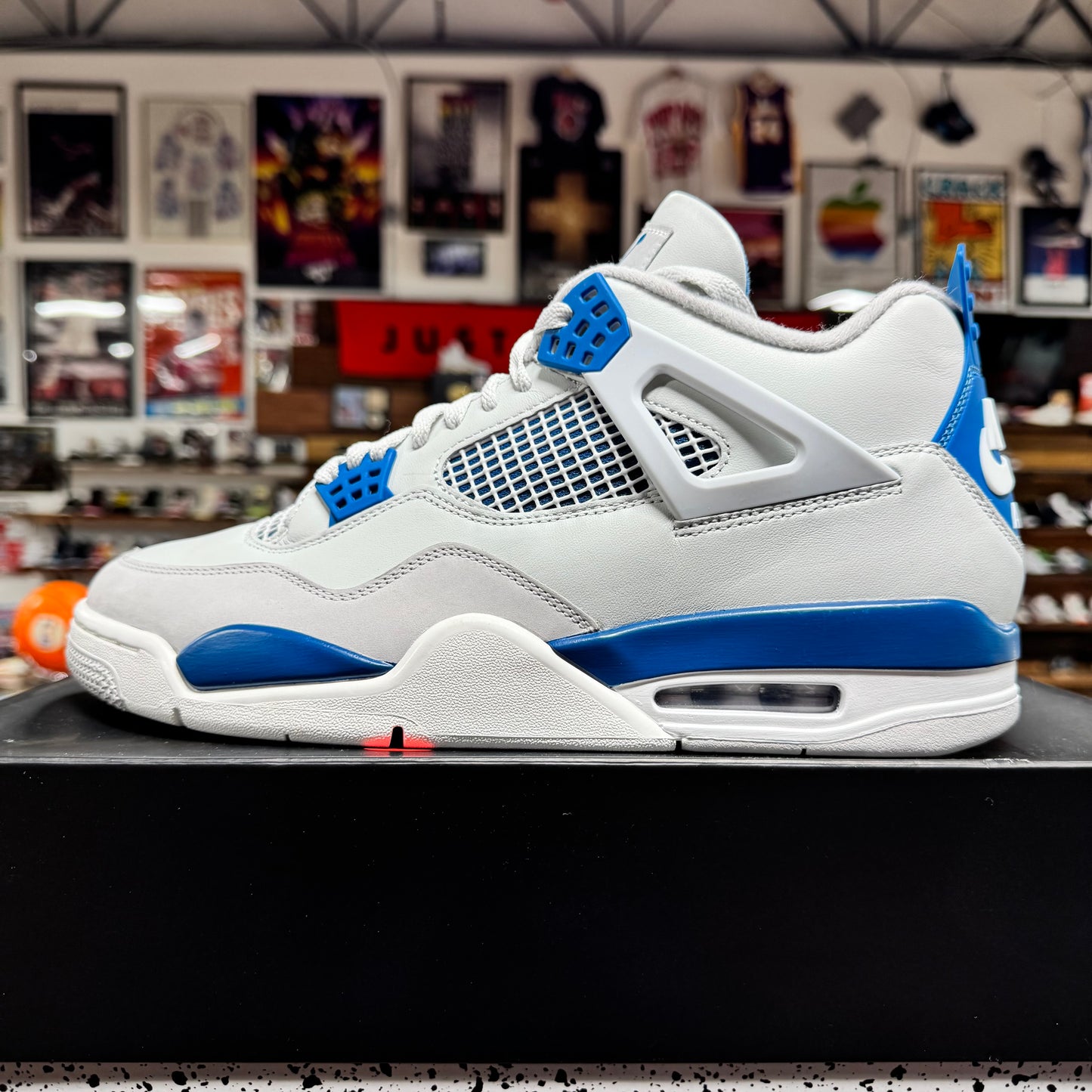 Jordan 4 'Military Blue Size 12