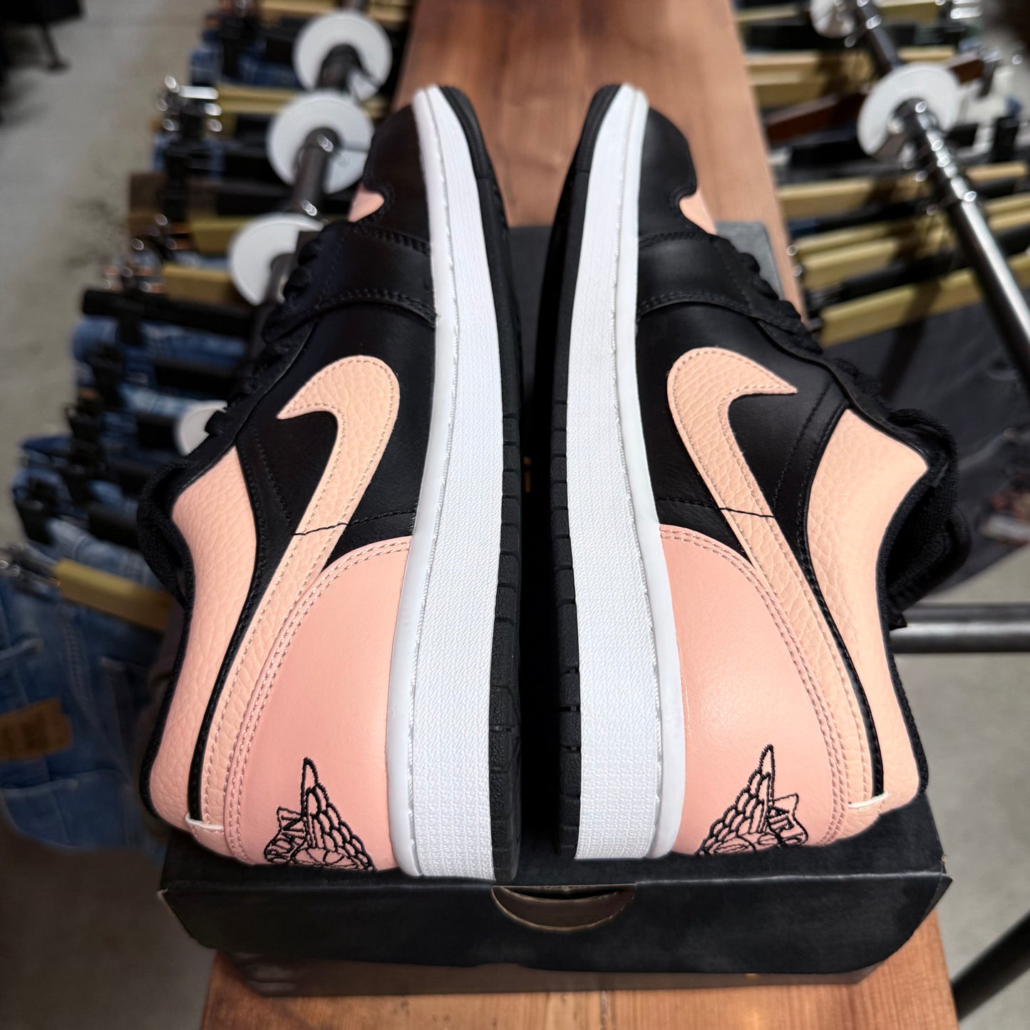 Jordan 1 Low 'Crimson Tint' Size 9