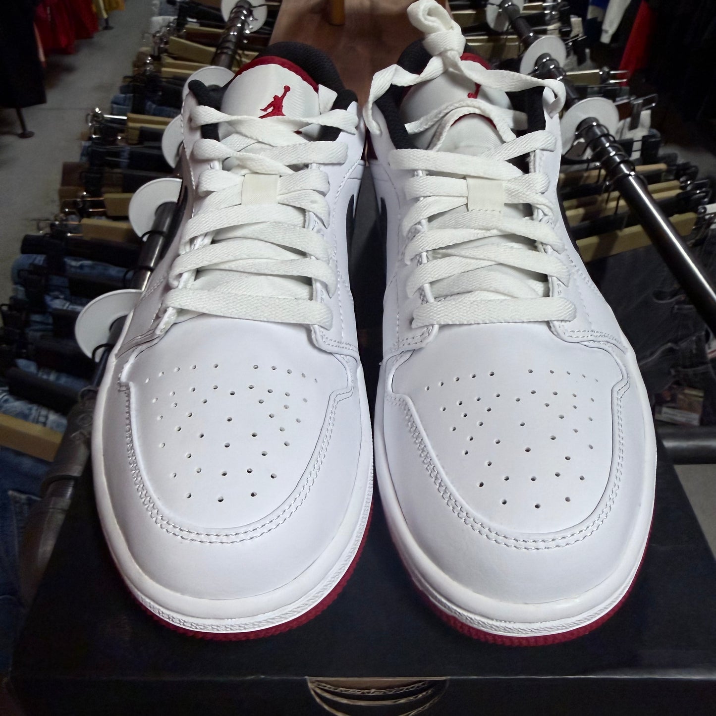 Jordan 1 Low 'White University Red Black' Size 9
