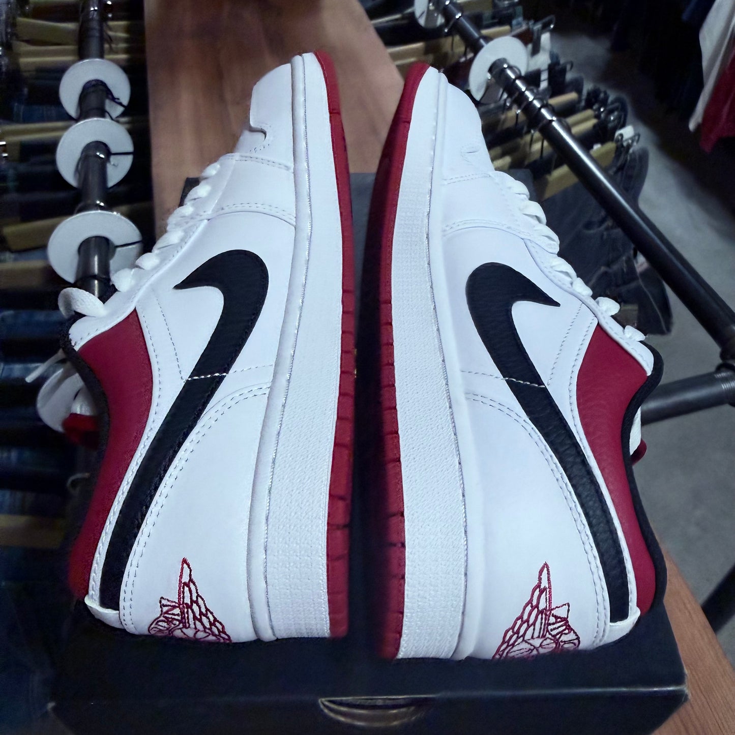 Jordan 1 Low 'White University Red Black' Size 9
