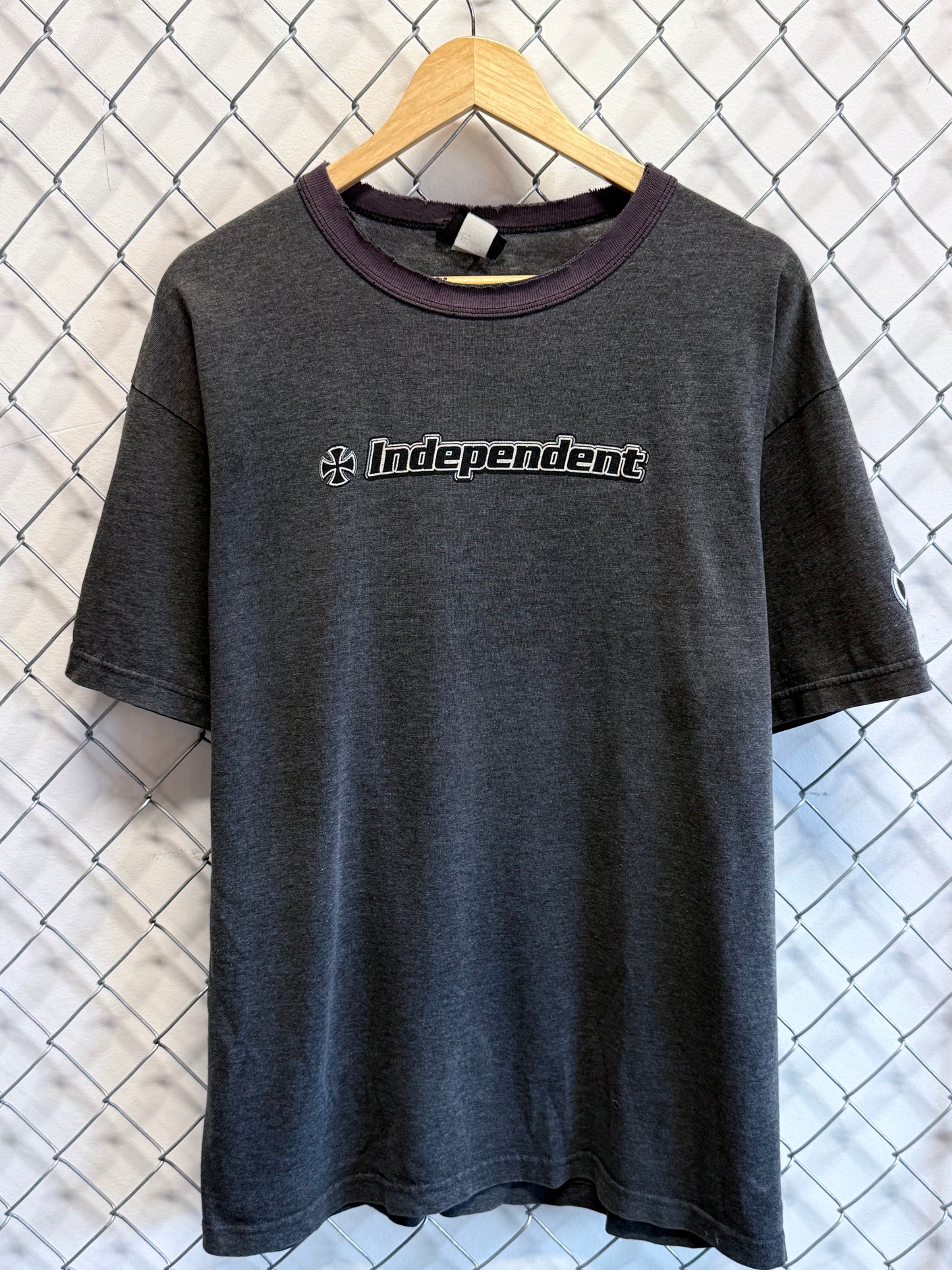 Vintage Y2K Independent Skate Company Logo Graphic Tee Size Large