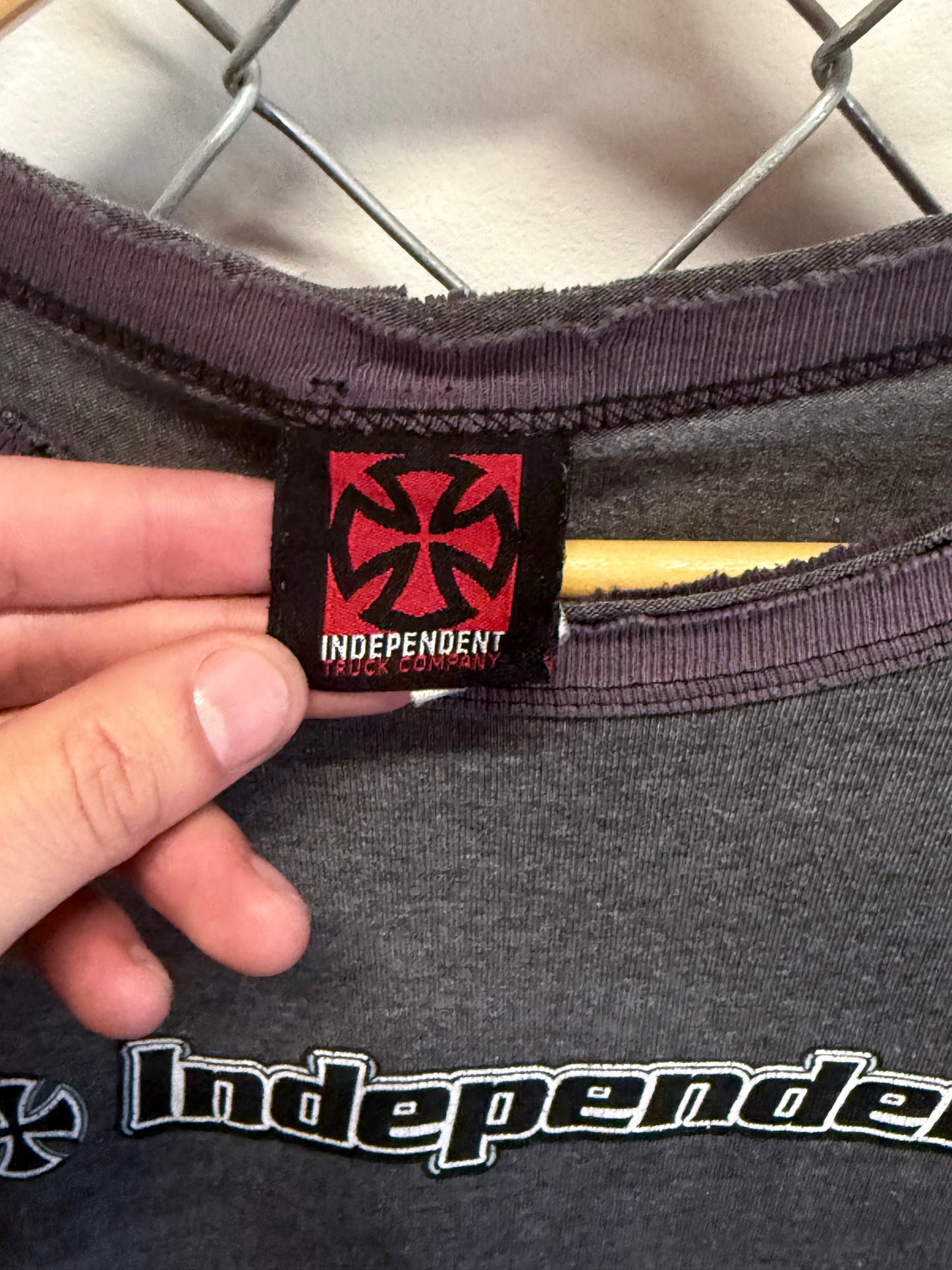 Vintage Y2K Independent Skate Company Logo Graphic Tee Size Large