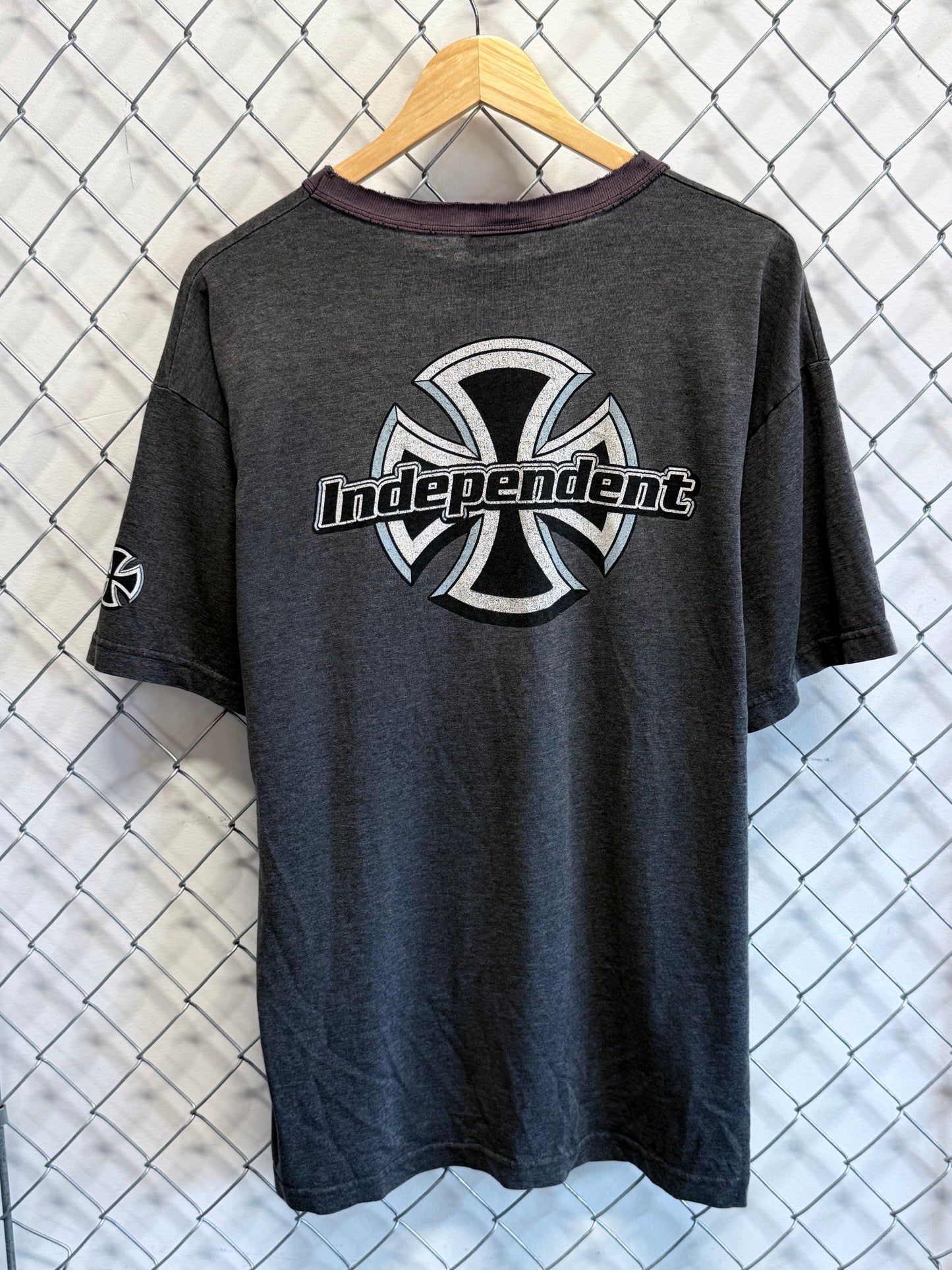 Vintage Y2K Independent Skate Company Logo Graphic Tee Size Large