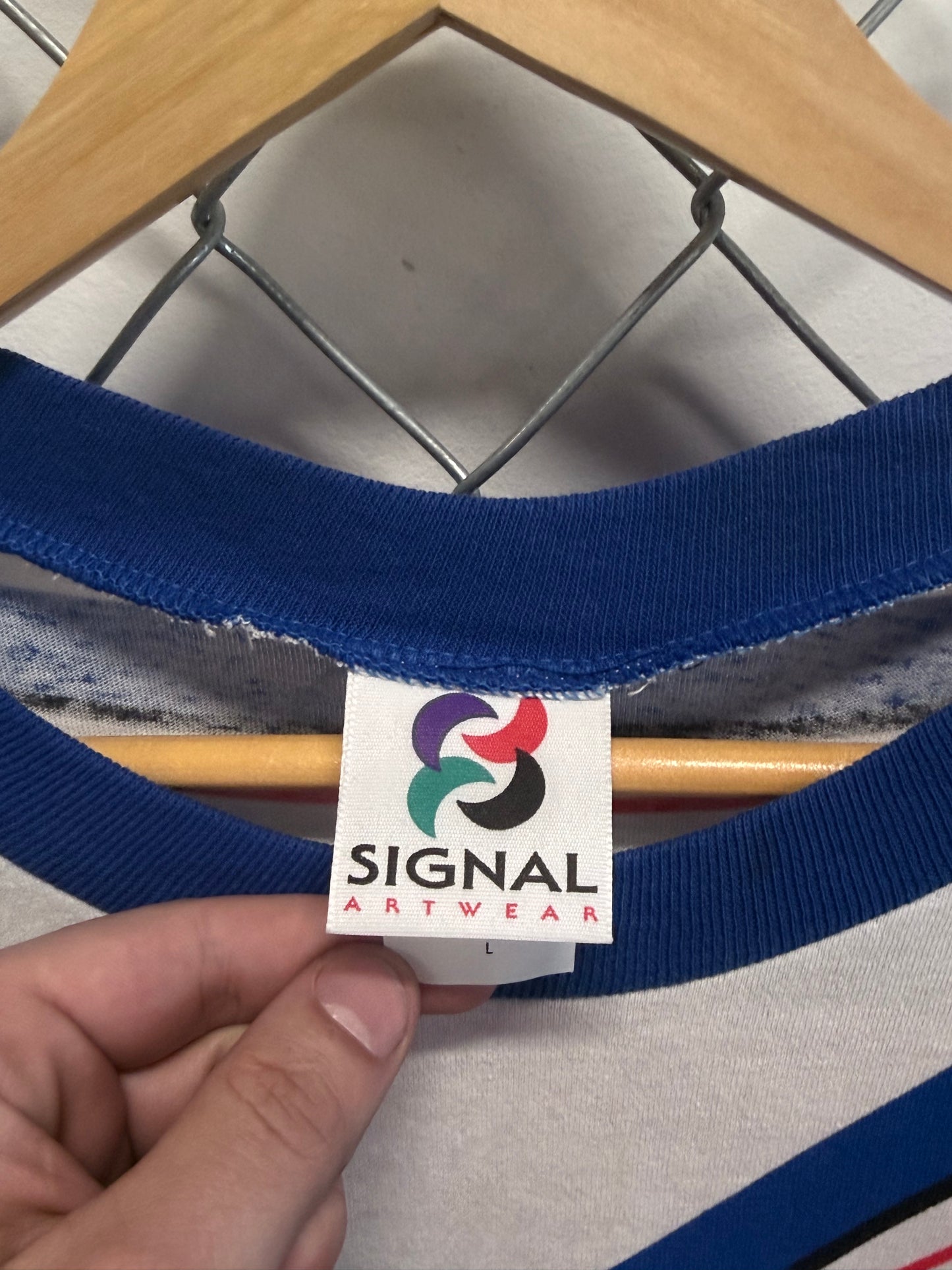 Vintage 90's Looney Tunes Taz Soccer Jersey Style Cartoon Tee Size Large