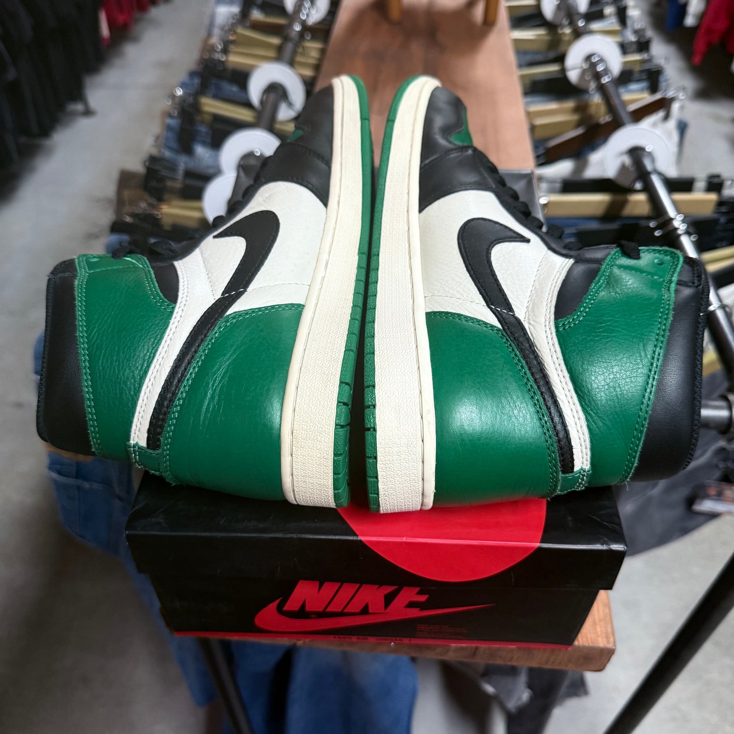 Jordan 1 'Pine Green' Size 11