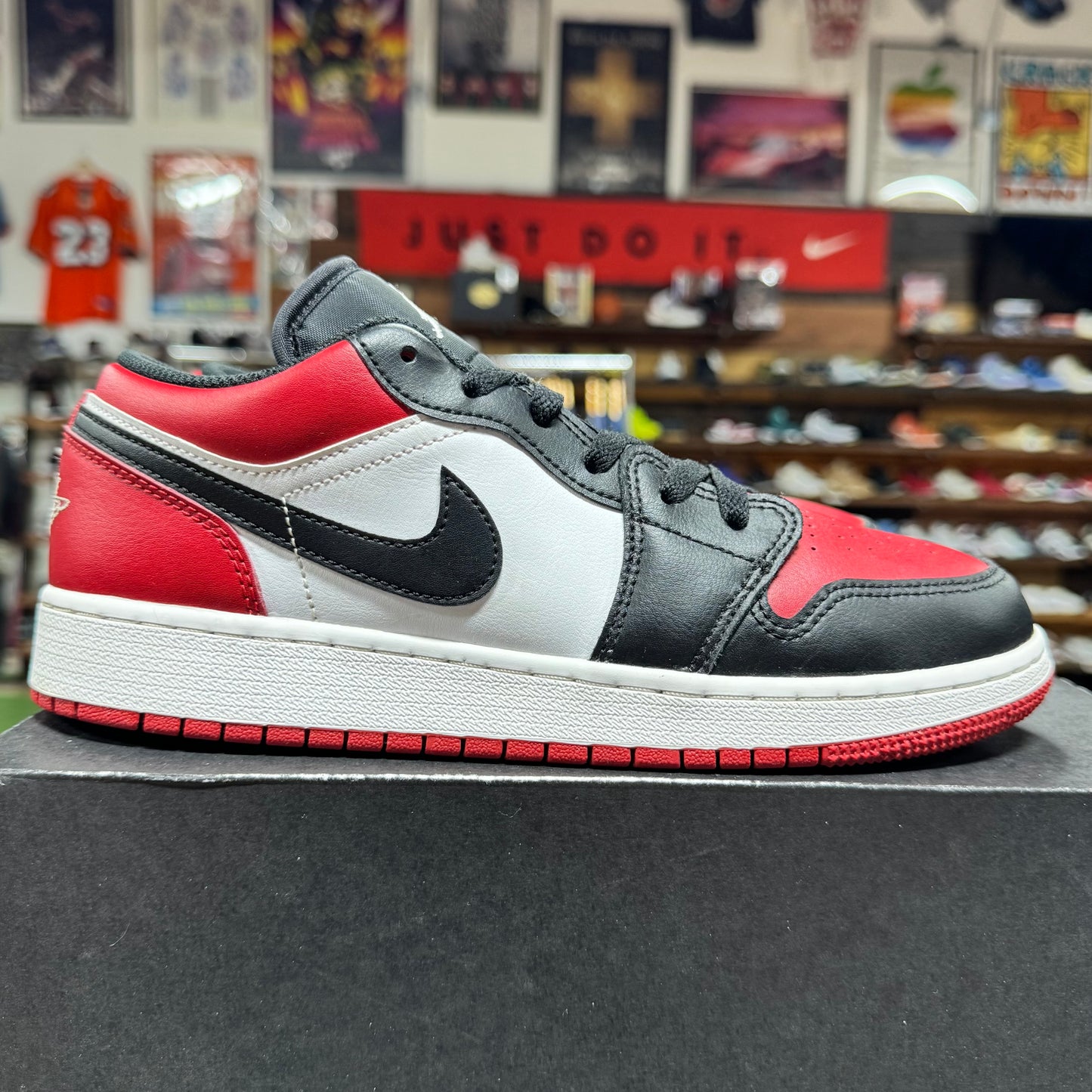 Jordan 1 Low 'Bred Toe' Size 6.5Y