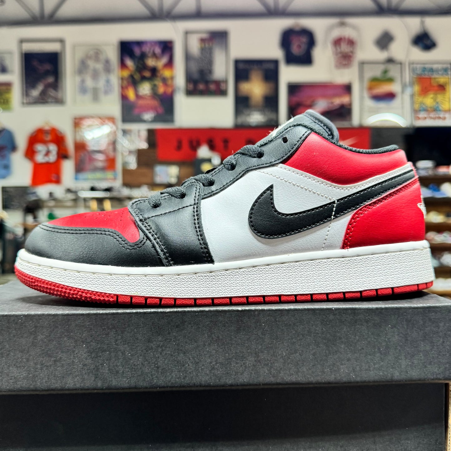 Jordan 1 Low 'Bred Toe' Size 6.5Y