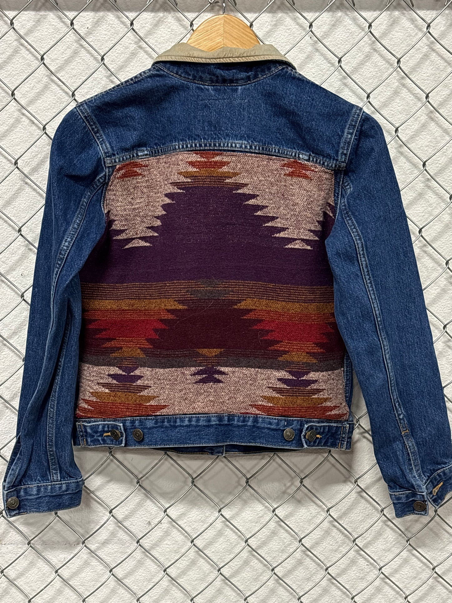 Vintage GAP Women's Denim Trucker Jacket Aztec Print Size Small