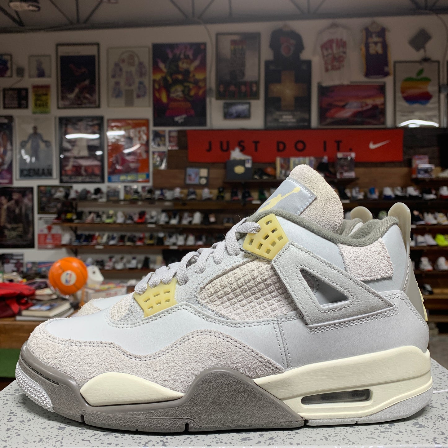 Jordan 4 'Craft' Size 7.5M/9W