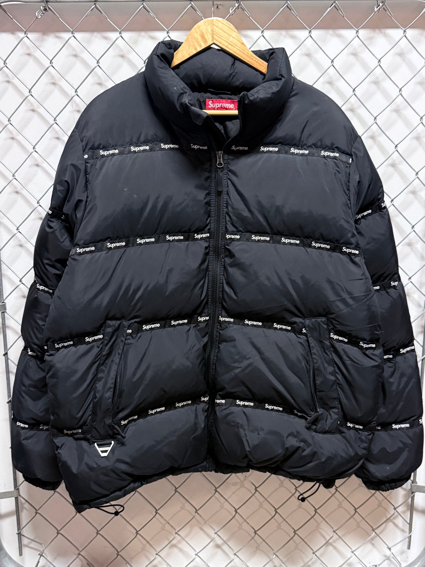 Supreme FW16 Logo Tape Puffy Jacket Black Size Large