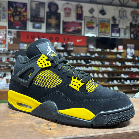 Jordan 4 'Thunder' Size 12 (DS)