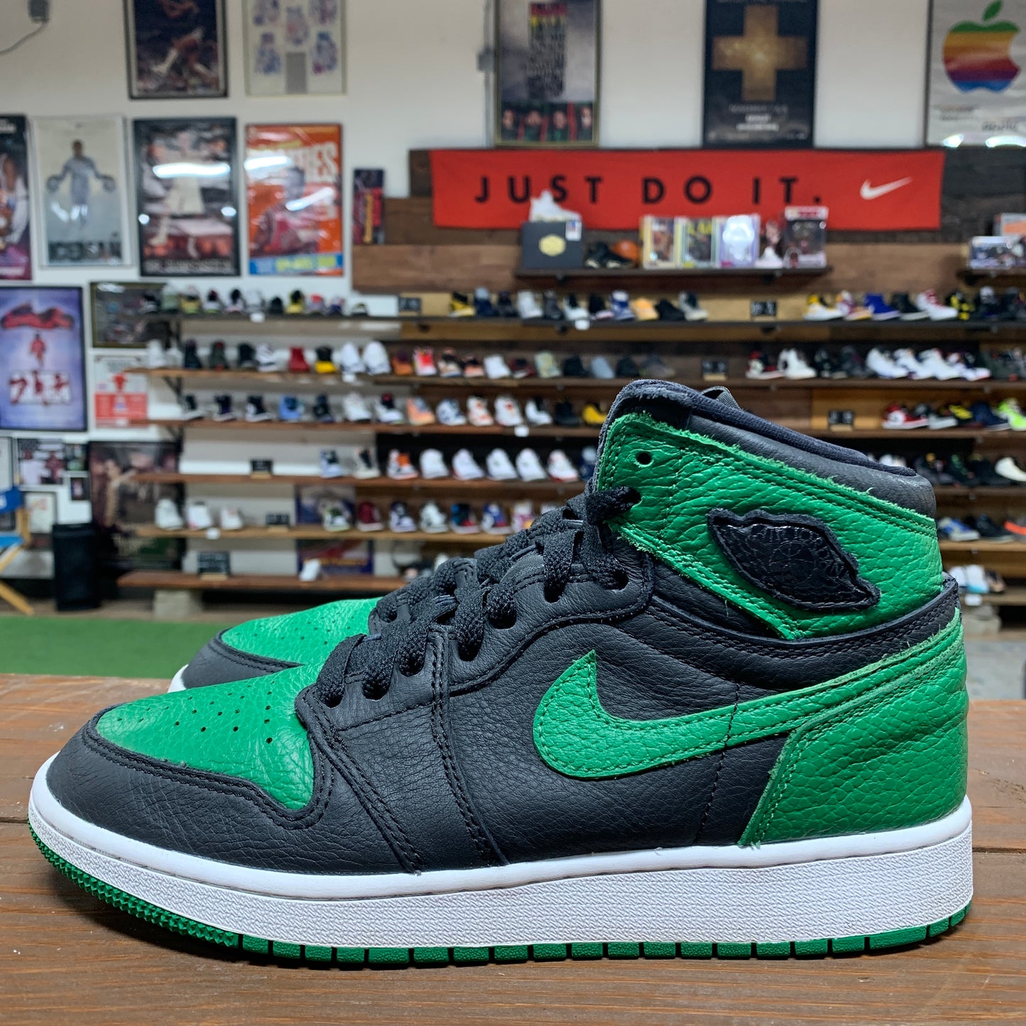 Jordan 1 'Pine Green 2.0' Size 6.5Y